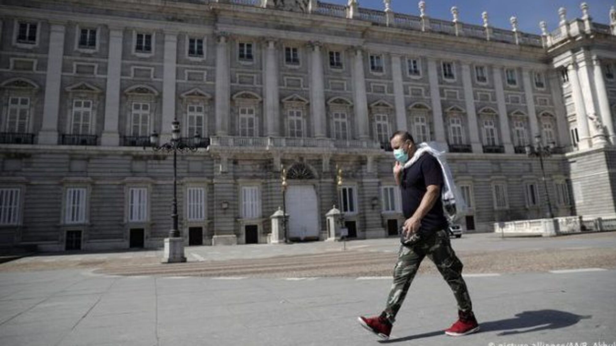 Мадрид скасовує карантинні обмеження для ресторанів та клубів