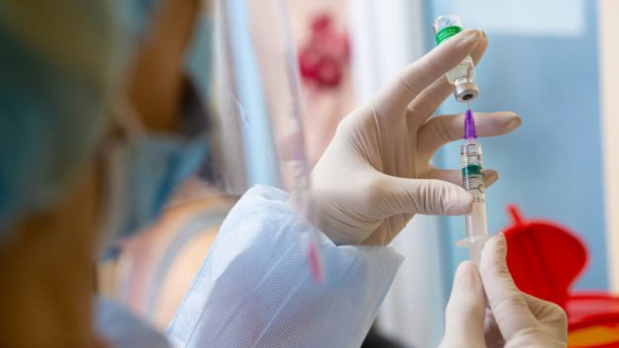 Італія пропонуватиме третю дозу COVID-вакцини «клінічно вразливим» пацієнтам