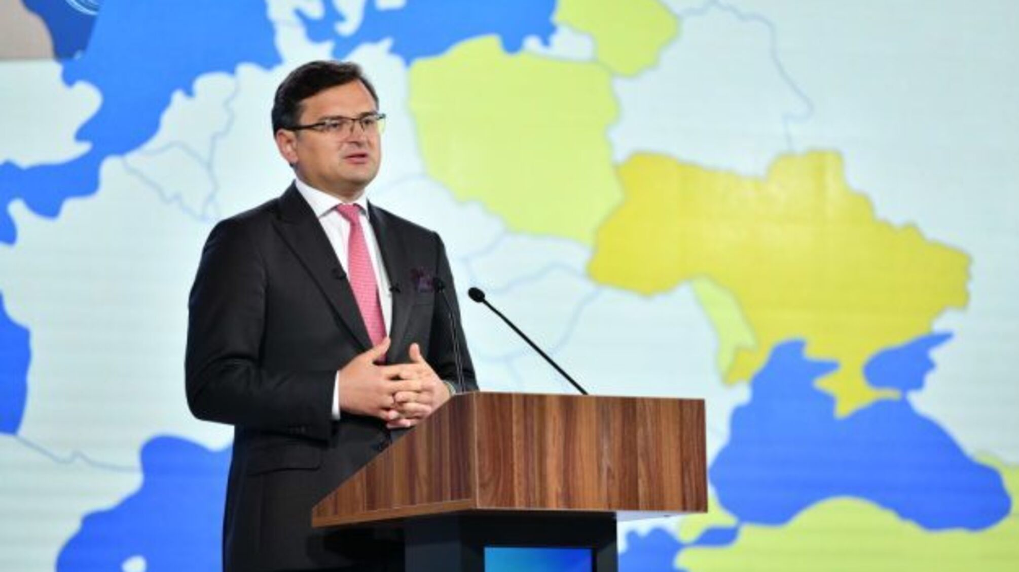 Кулеба: Зеленський вів би розмову з Путіним з наступальних позицій