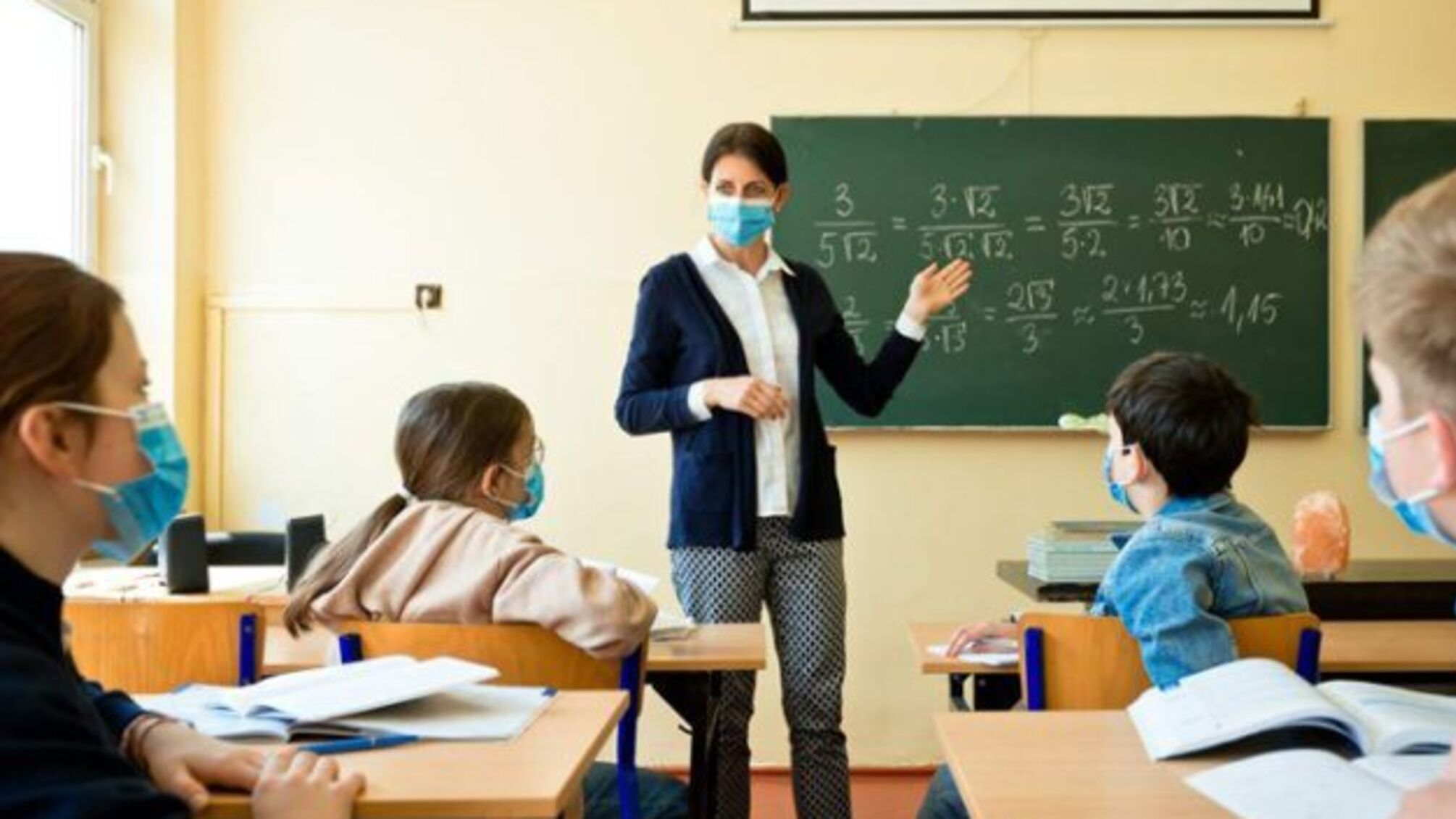 Однією дозою COVID-вакцини щеплені вже 69% вчителів - Шкарлет