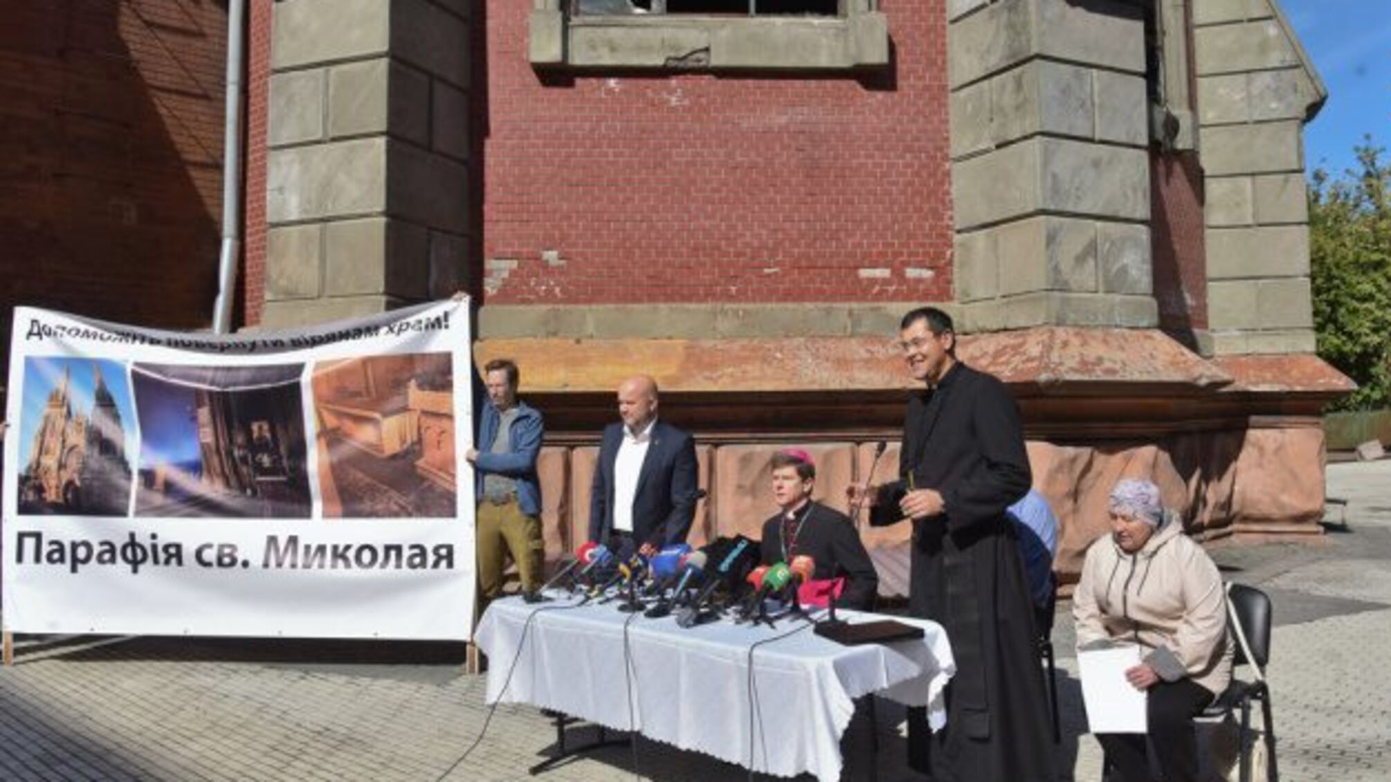 Католицька парафія просить Зеленського передати їй костел Святого Миколая у Києві