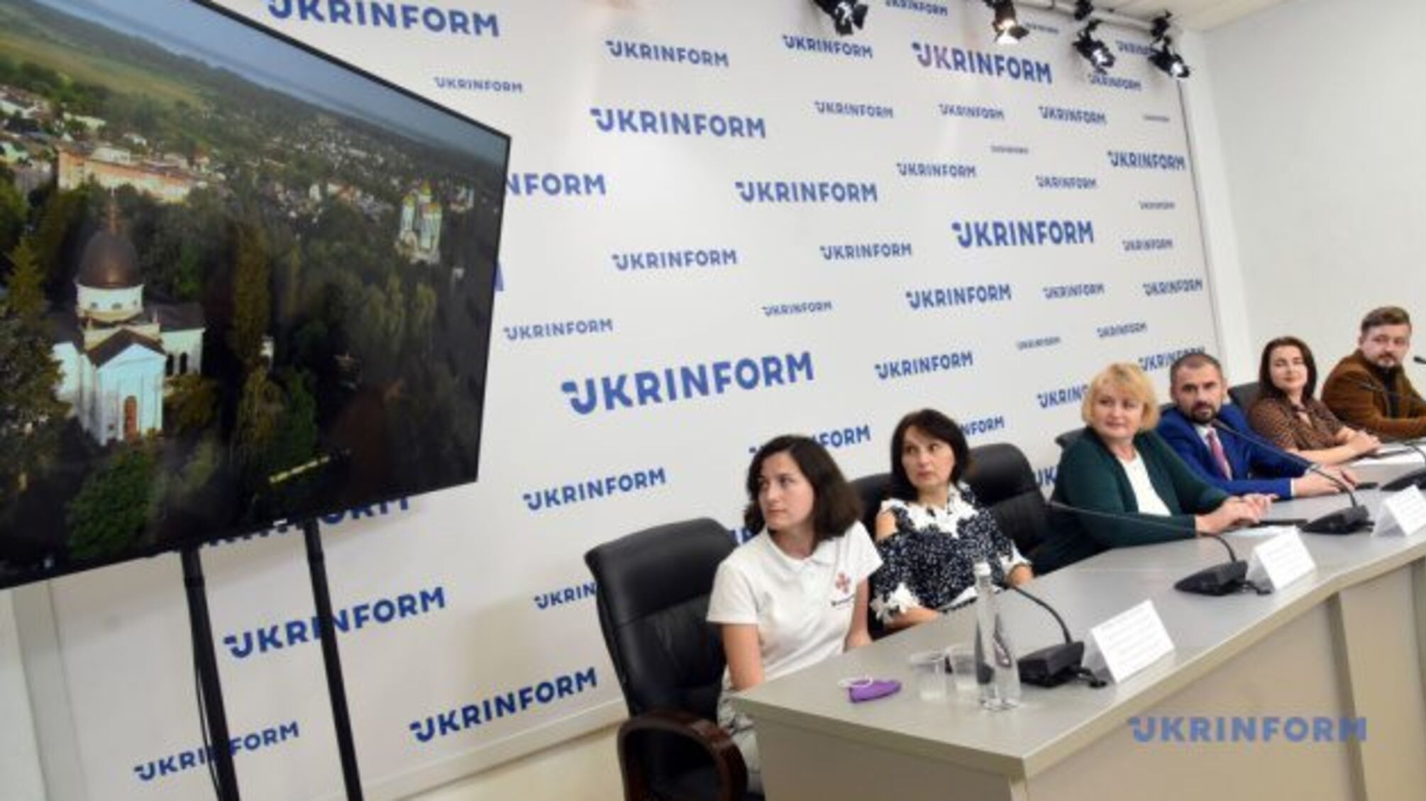 У Києві презентували перші результати проєкту з маркування туристичних «магнітів» у малих містах