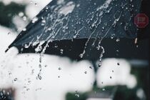Погода в Україні: синоптики попереджають про похолодання і дощі