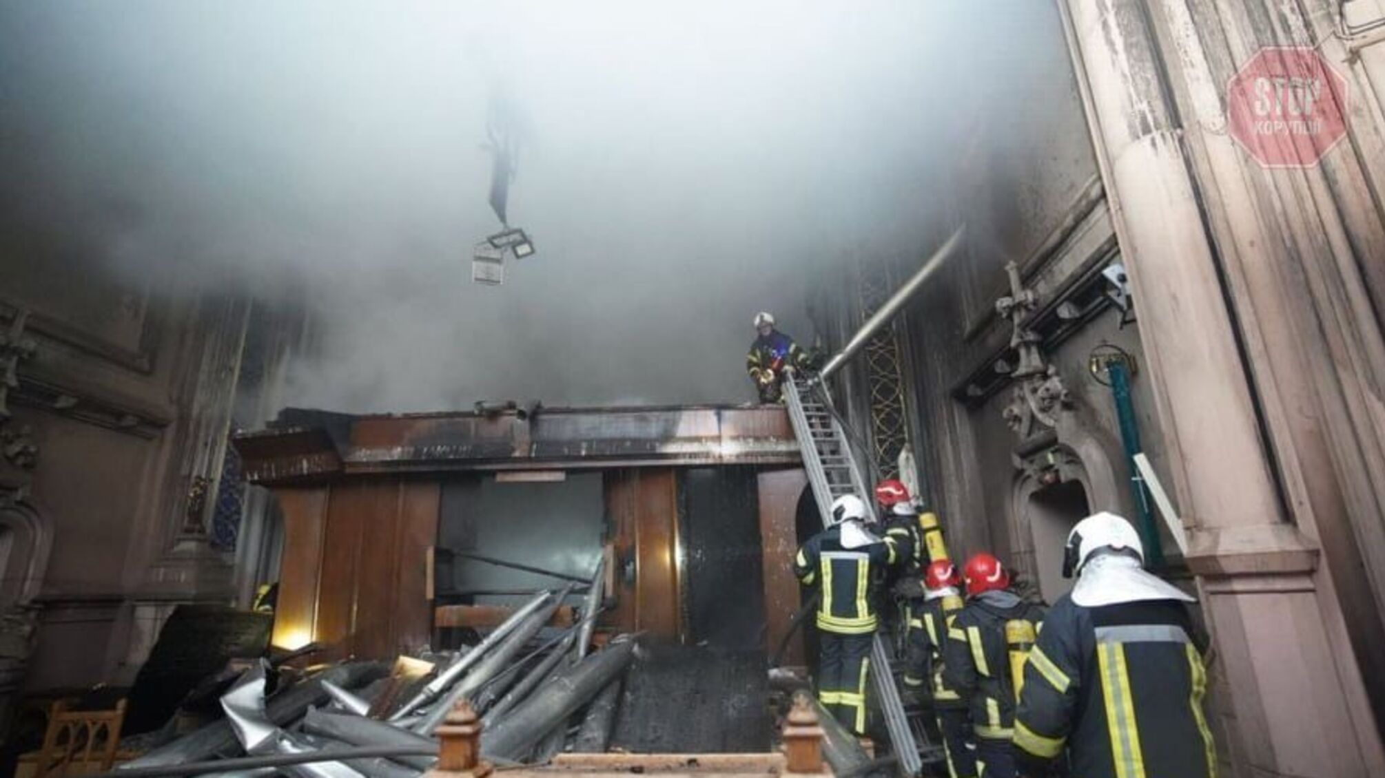 Глави МВС та Мінкульту: Костел повністю відновлять