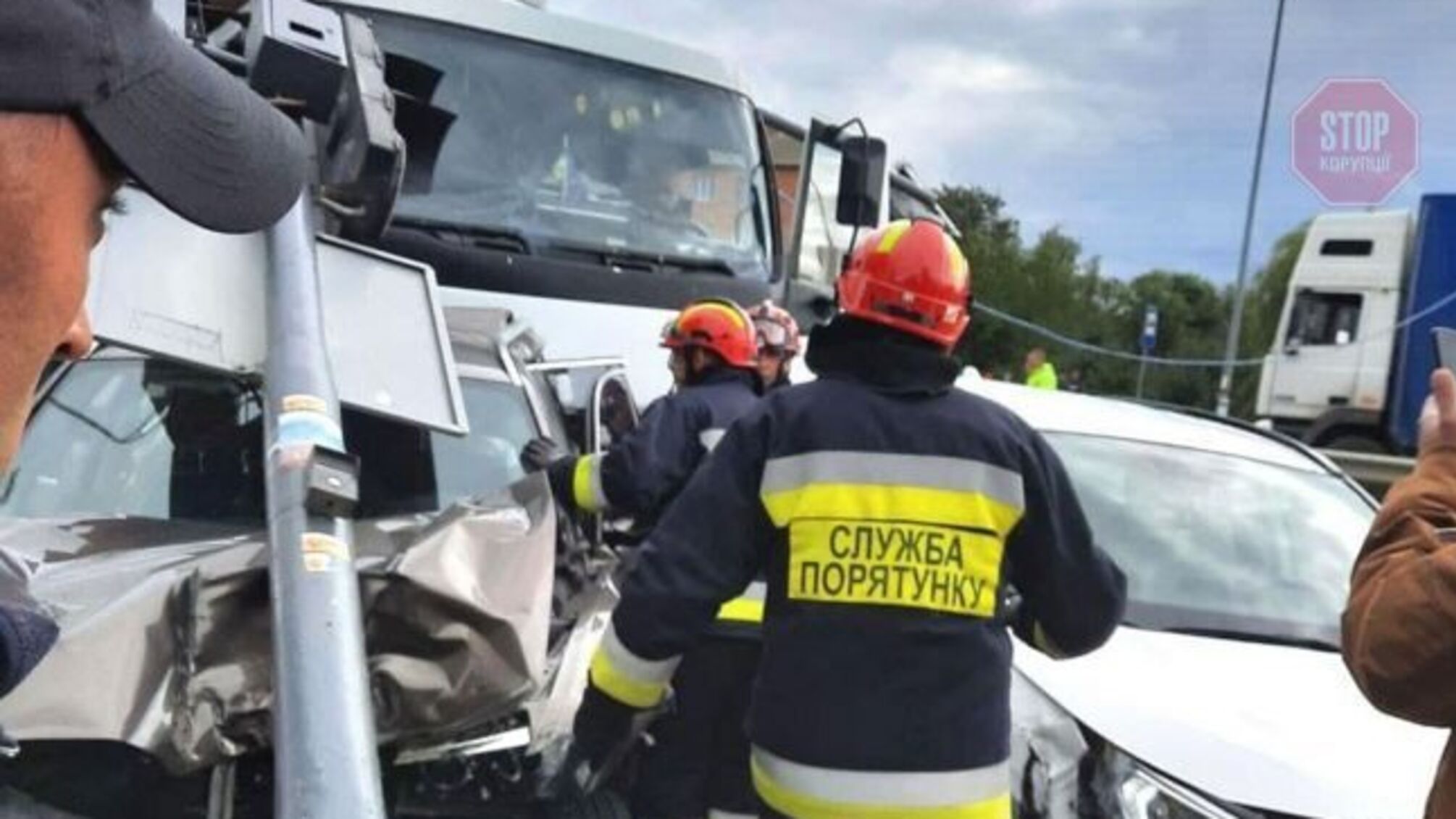 На трасі Київ-Чоп сталася масова ДТП (відео)