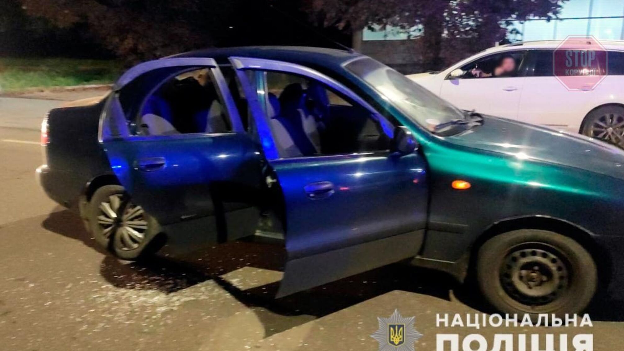 В Черновцах хулиган обстрелял машину с детьми