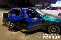 В Черновцах хулиган обстрелял машину с детьми