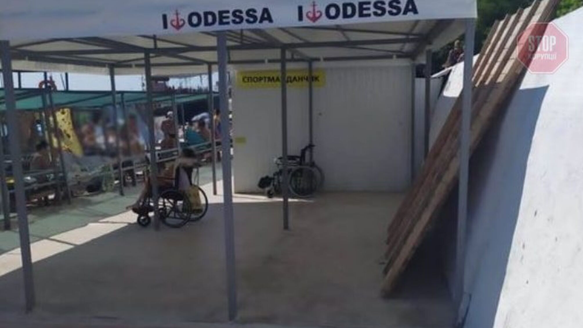 В Одесі посадовці розкрадали гроші на облаштуванні пляжу для людей з інвалідністю