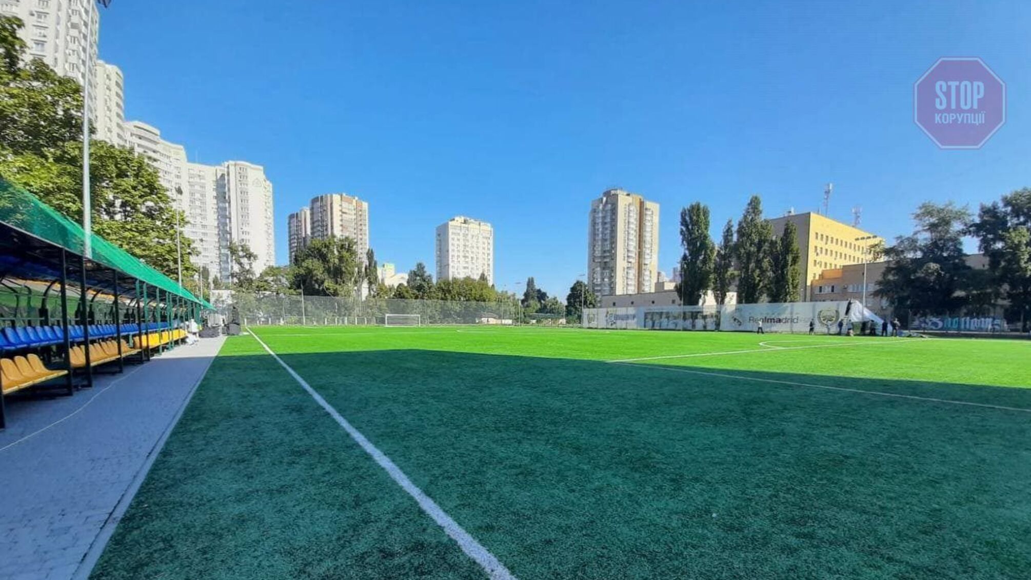 В Киеве Кличко открывал стадион - приехали футбольные легенды (фото)