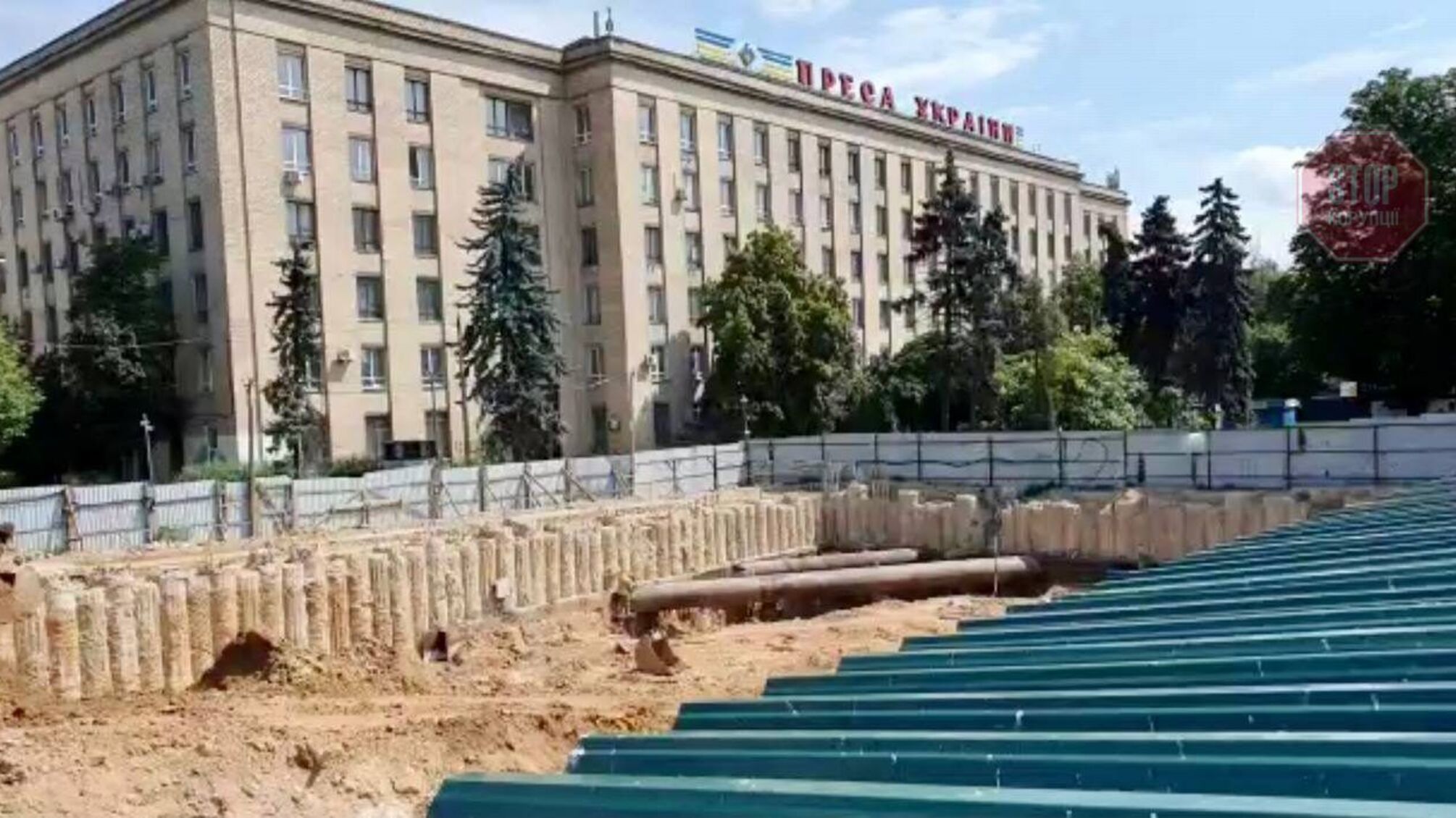 «Будівництво Білозір» поновилося у Києві: захищати його приїжджала банда на «гєліках»