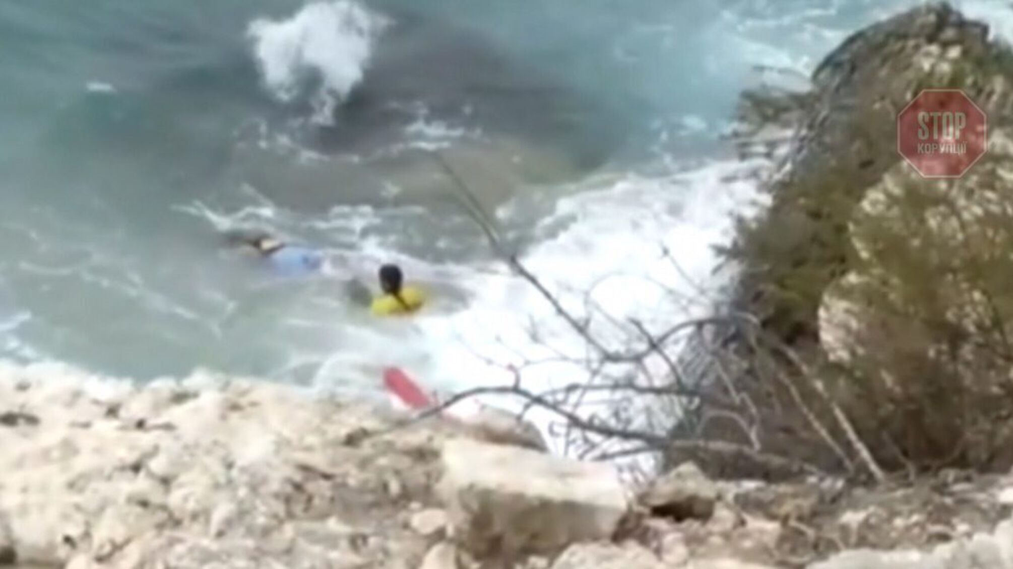 Смертельне селфі: в Іспанії померла українка, яка зірвалась зі скелі