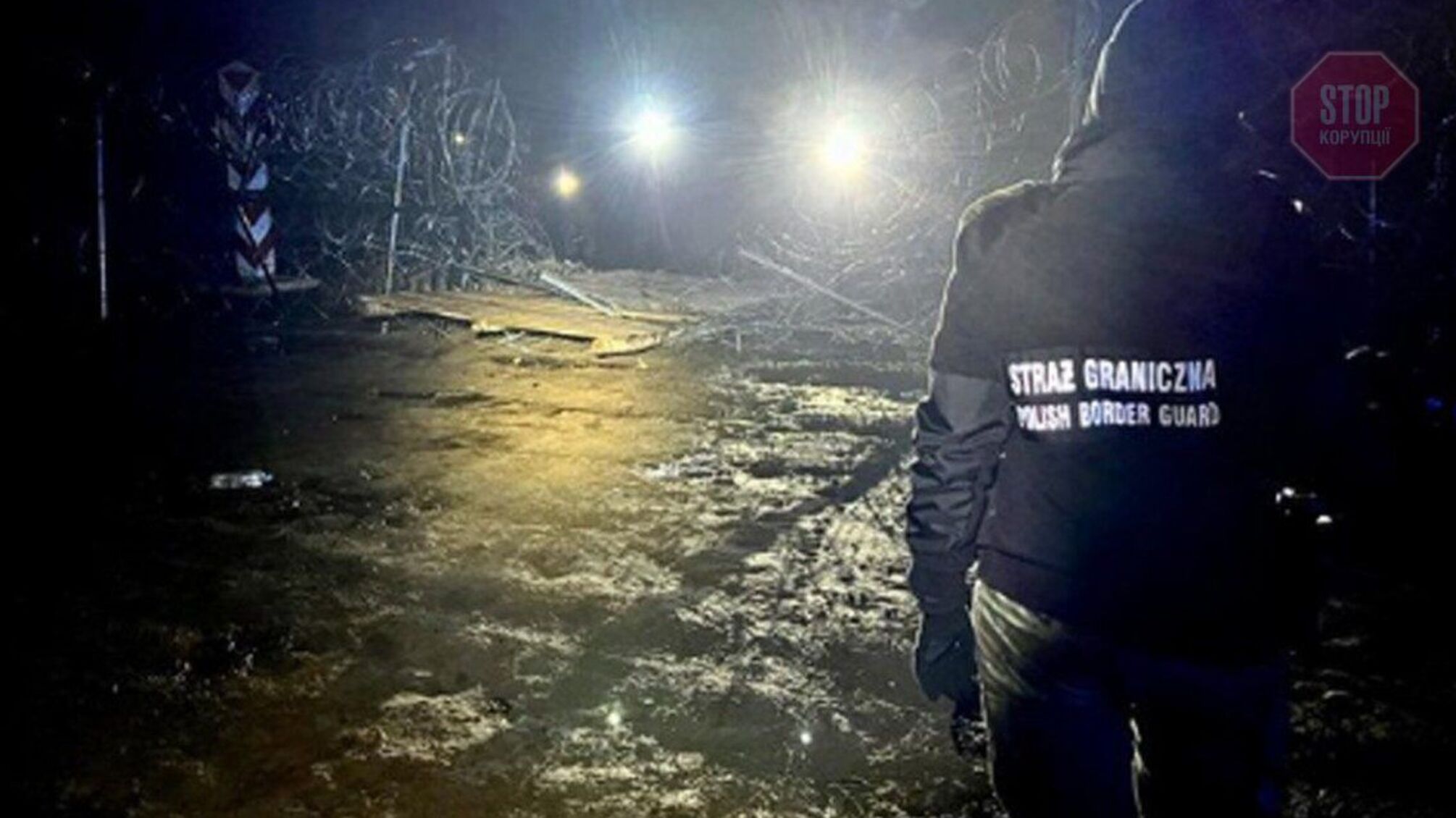 'Бросали камни и бревна деревьев': мигранты снова штурмовали польско-белорусскую границу