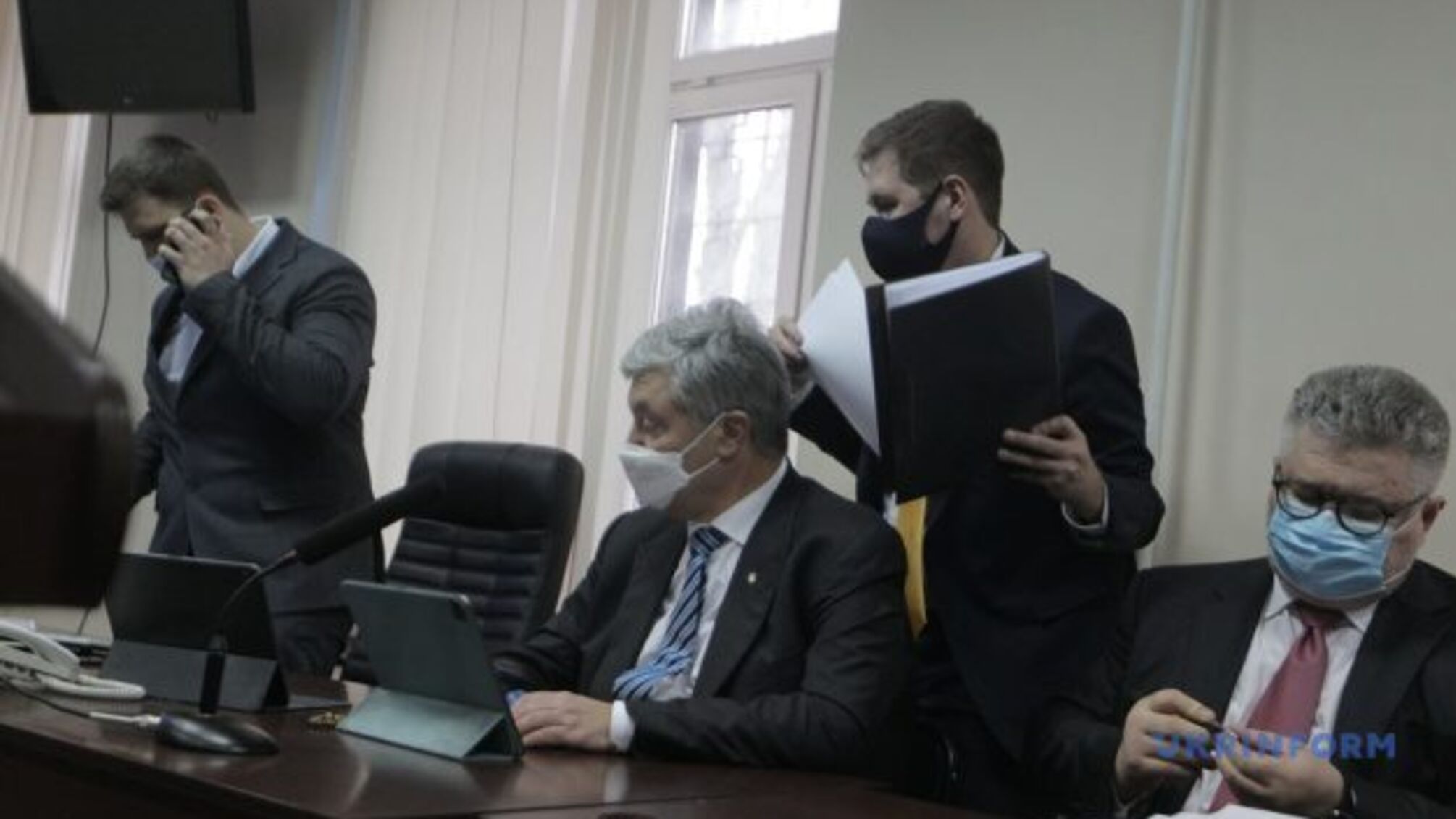 Біля суду, де обирають запобіжний захід Порошенку, посилюють охорону