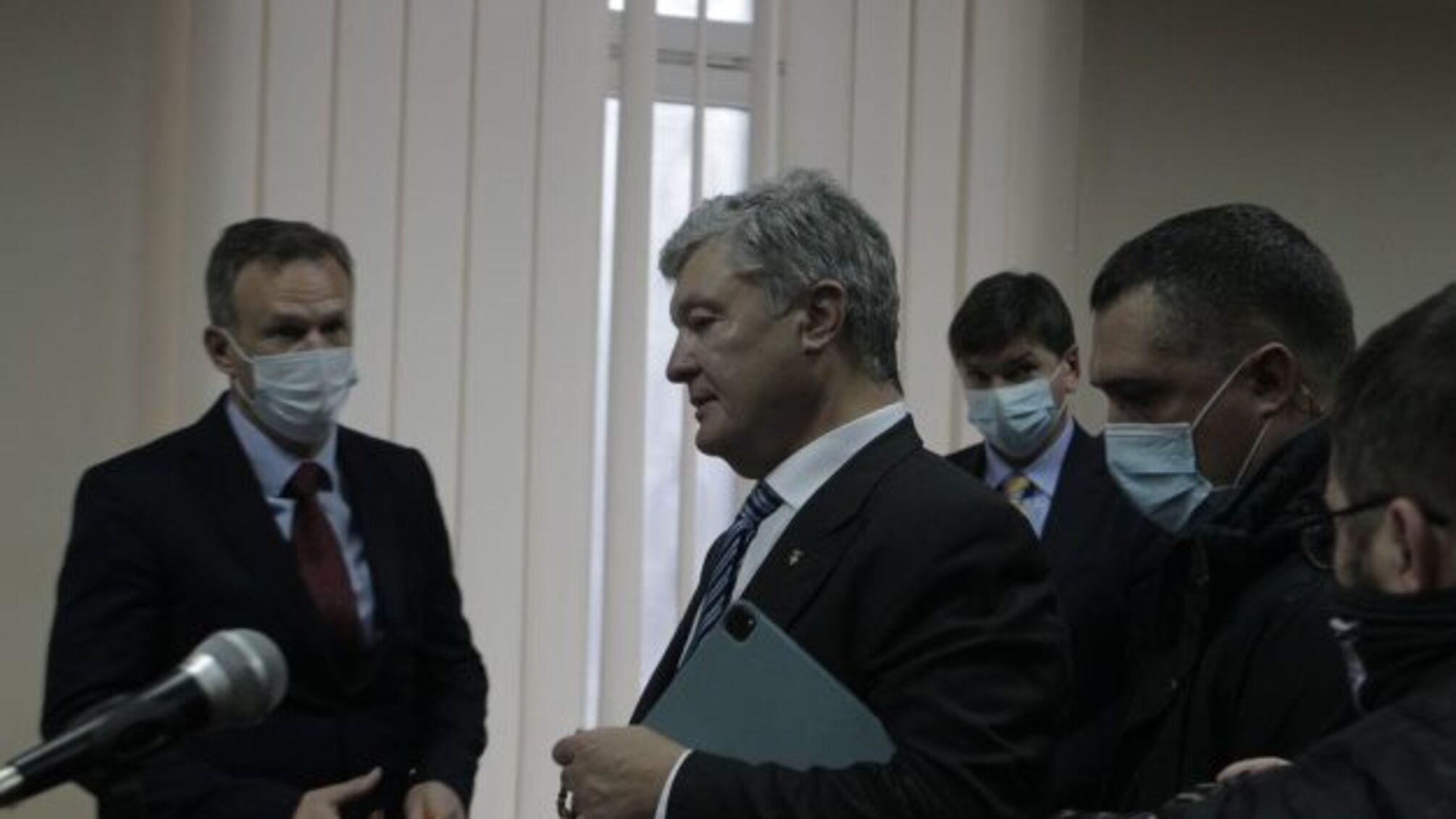 Порошенко уже здав до ДМС усі паспорти – адвокат