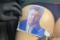 Харків‘янин “набив” собі портрет Порошенка на сідницях