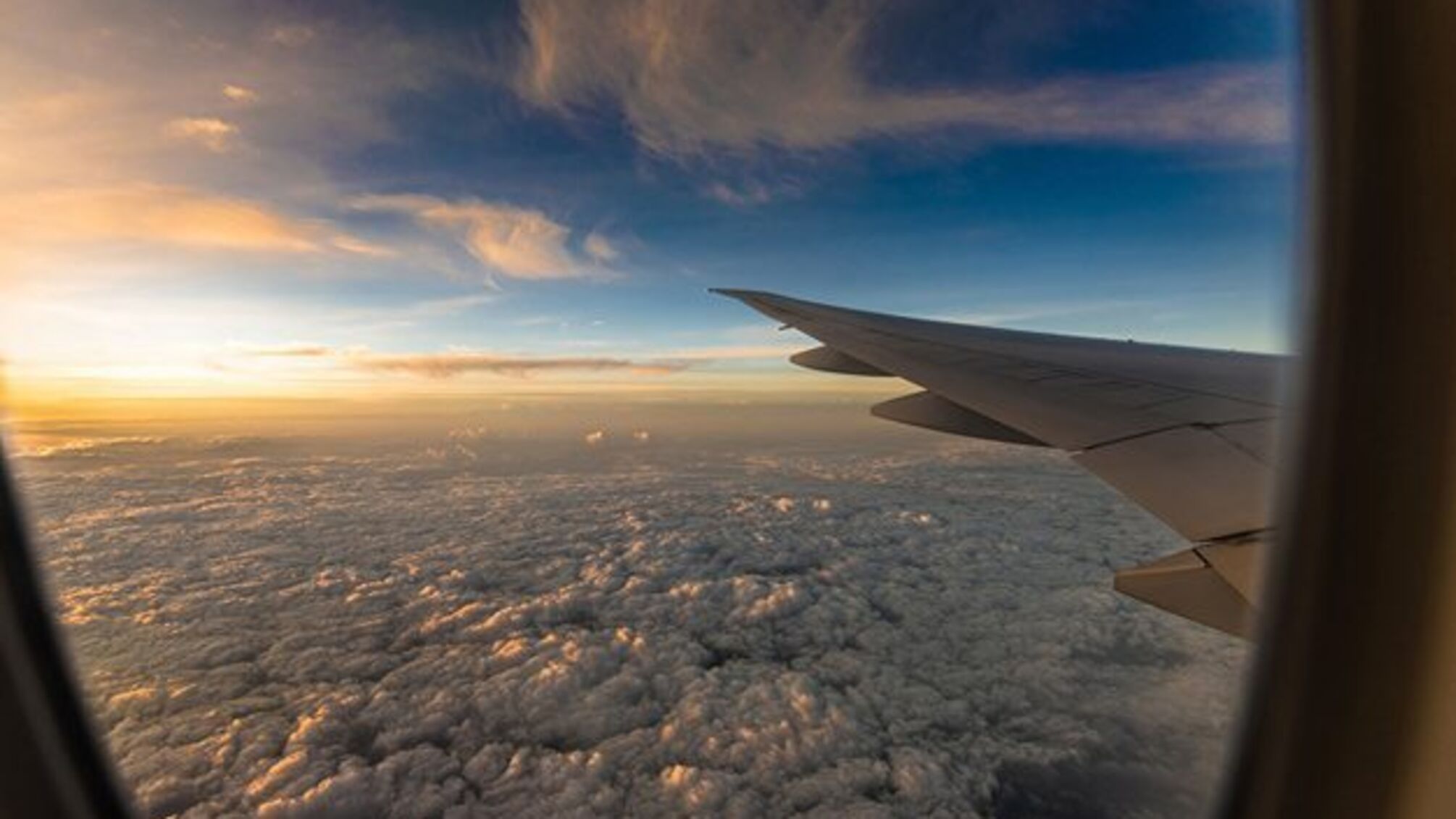 До посольства у Казахстані звернулися приблизно 150 українців – як долетіти додому