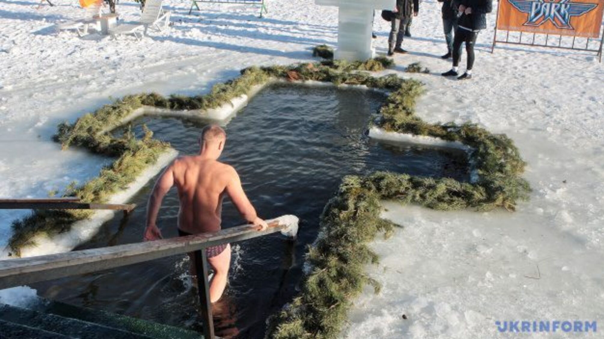 У МОЗ назвали п’ять правил безпечного купання на Водохреще
