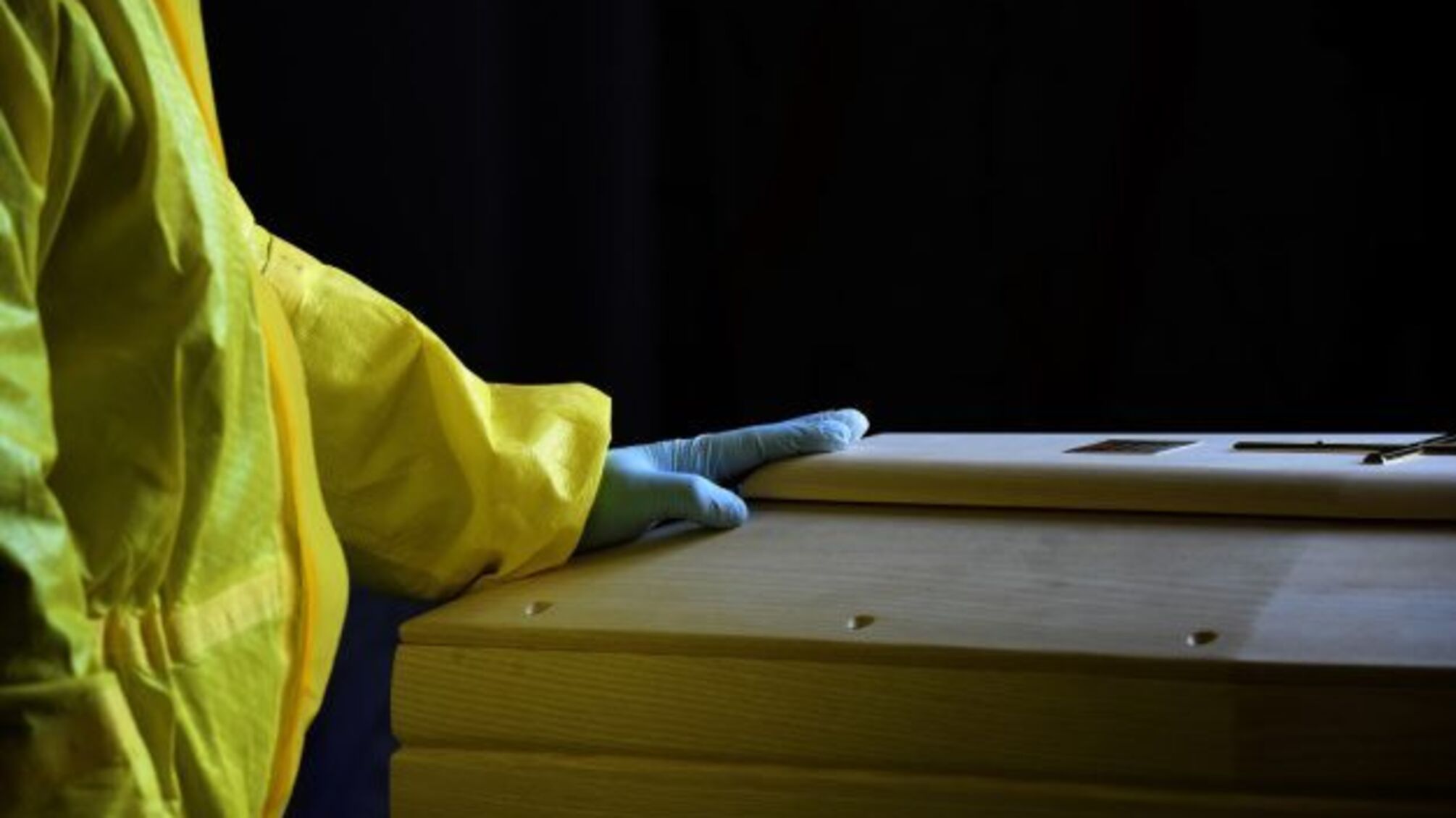 Пандемія забрала вже понад 150 тисяч життів у Британії