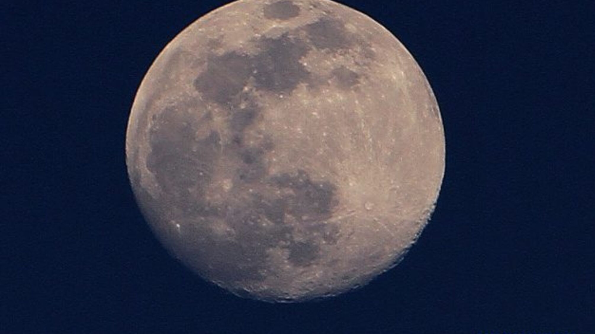 Китайські вчені виявили воду на Місяці