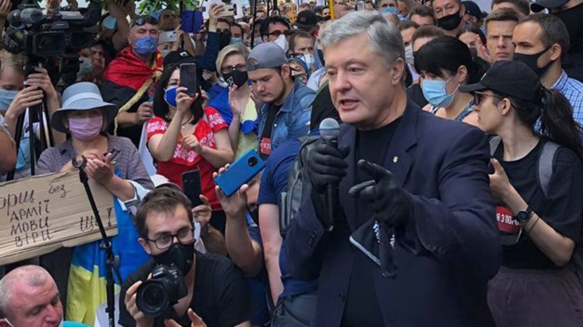 У ДБР не відкликали з суду клопотання про арешт Порошенка