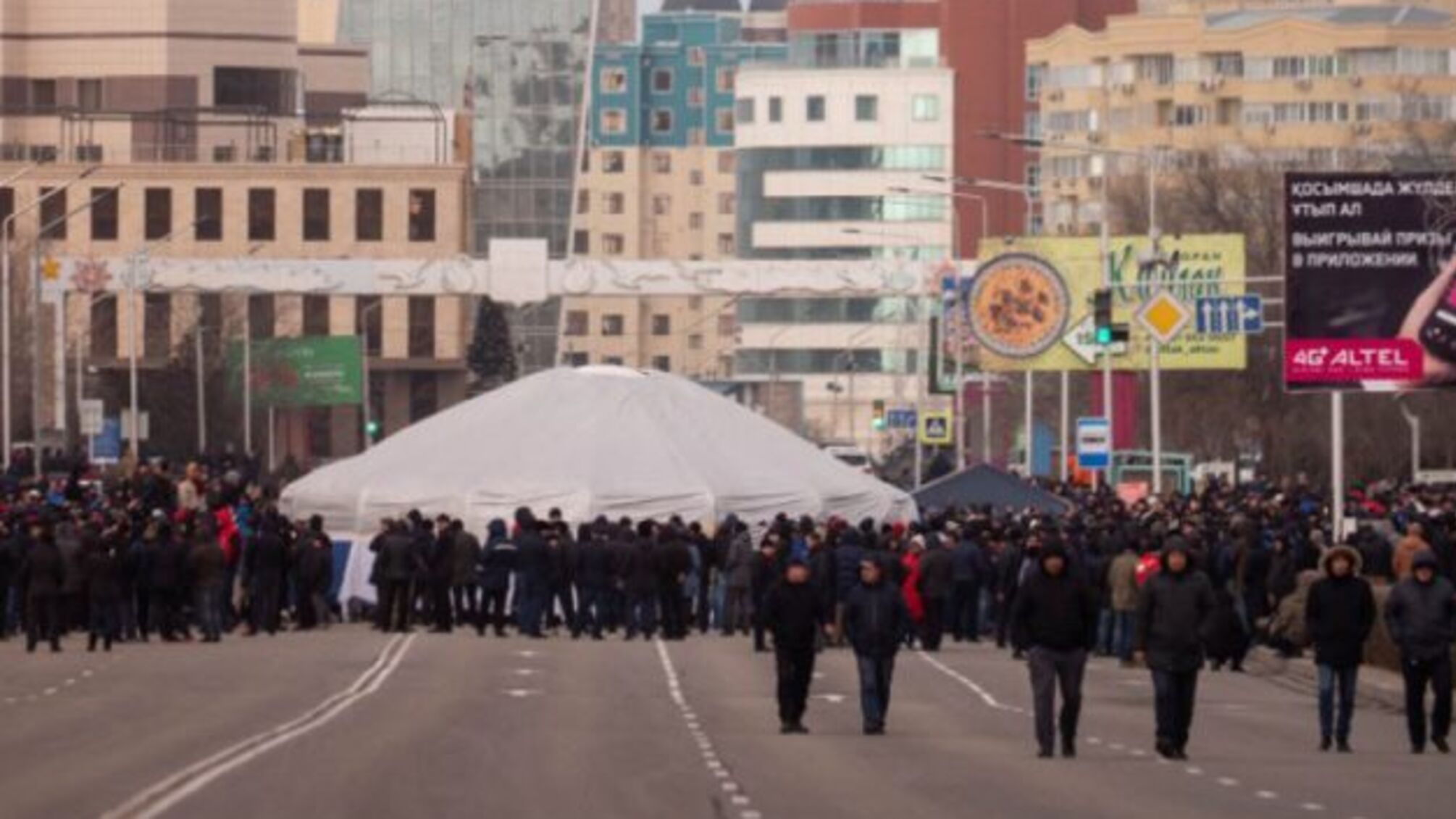 «Газові» протести у Казахстані тривають - влада обіцяє знизити ціни на пальне