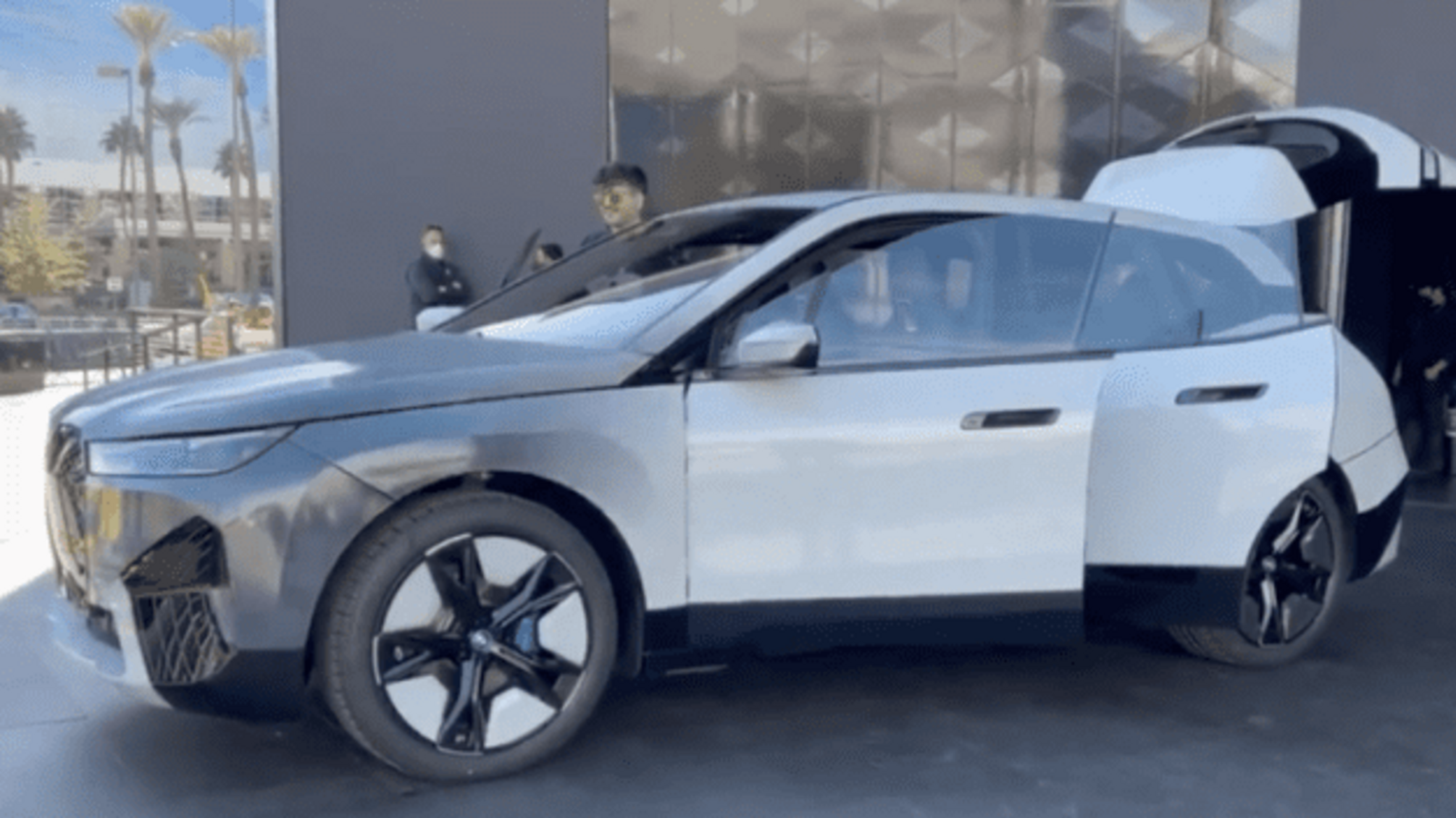 Роботи на «Фукусімі», $3 трильйони Apple та BMW-хамелеон - тижневий технодайджест