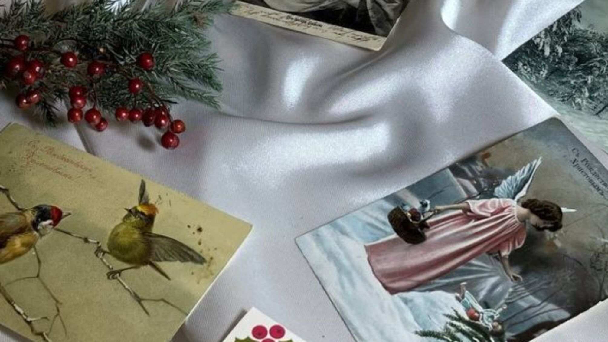 У Чернівецькому музеї відкрили виставку різдвяних та новорічних поштівок