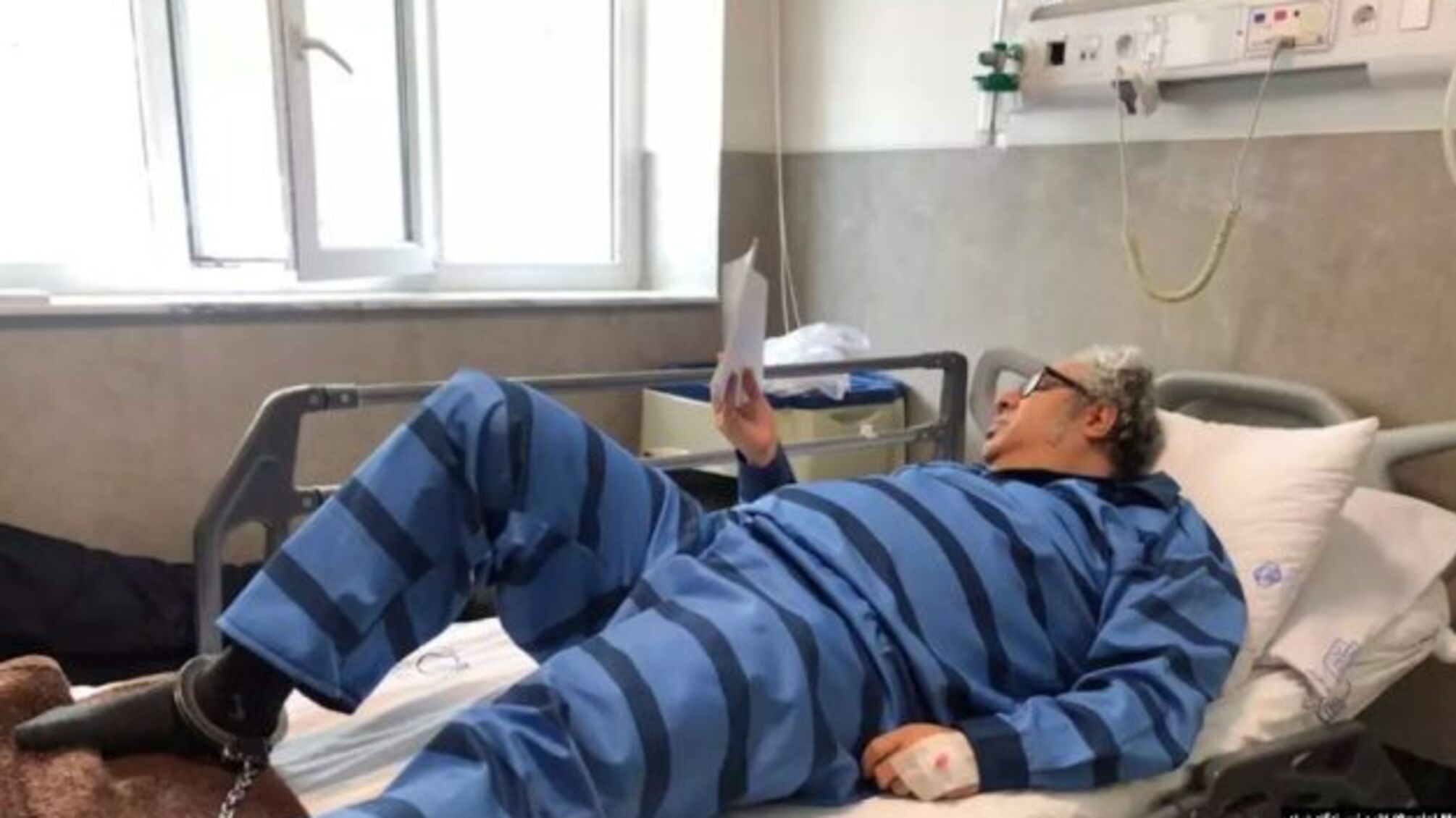 Відомий іранський поет і режисер помер від COVID-19 у в’язниці