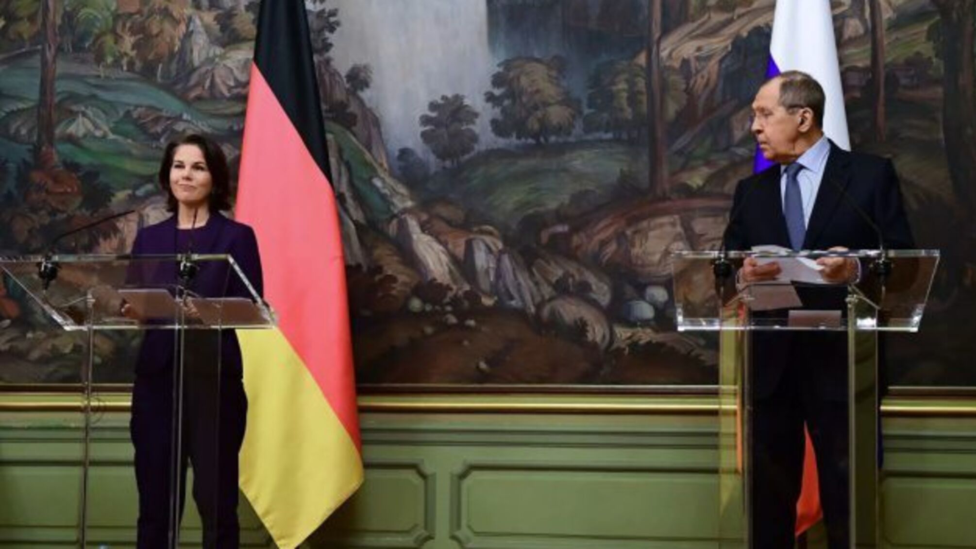 Берлін і Москва мають різні погляди на виконання Мінських угод - Бербок