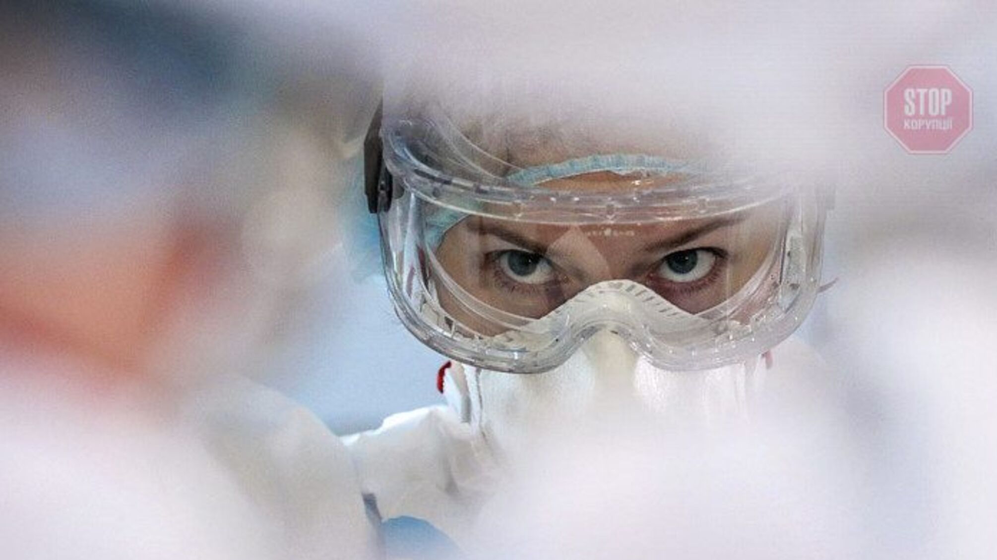 В Україні другий день поспіль фіксують більше 20 тисяч випадків COVID - 19