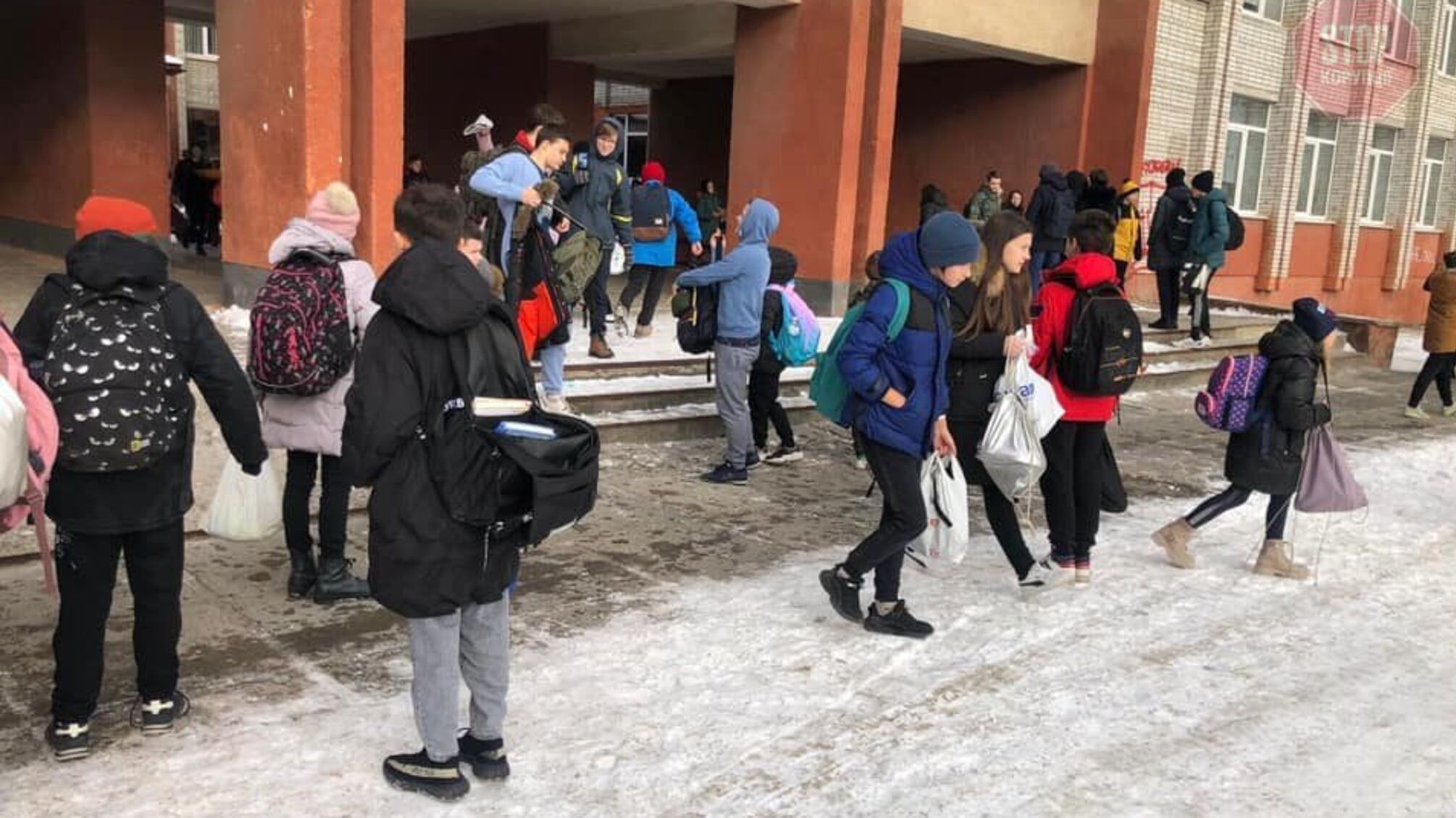 У Львові 'замінували' усі школи: учнів і учителів евакуювали