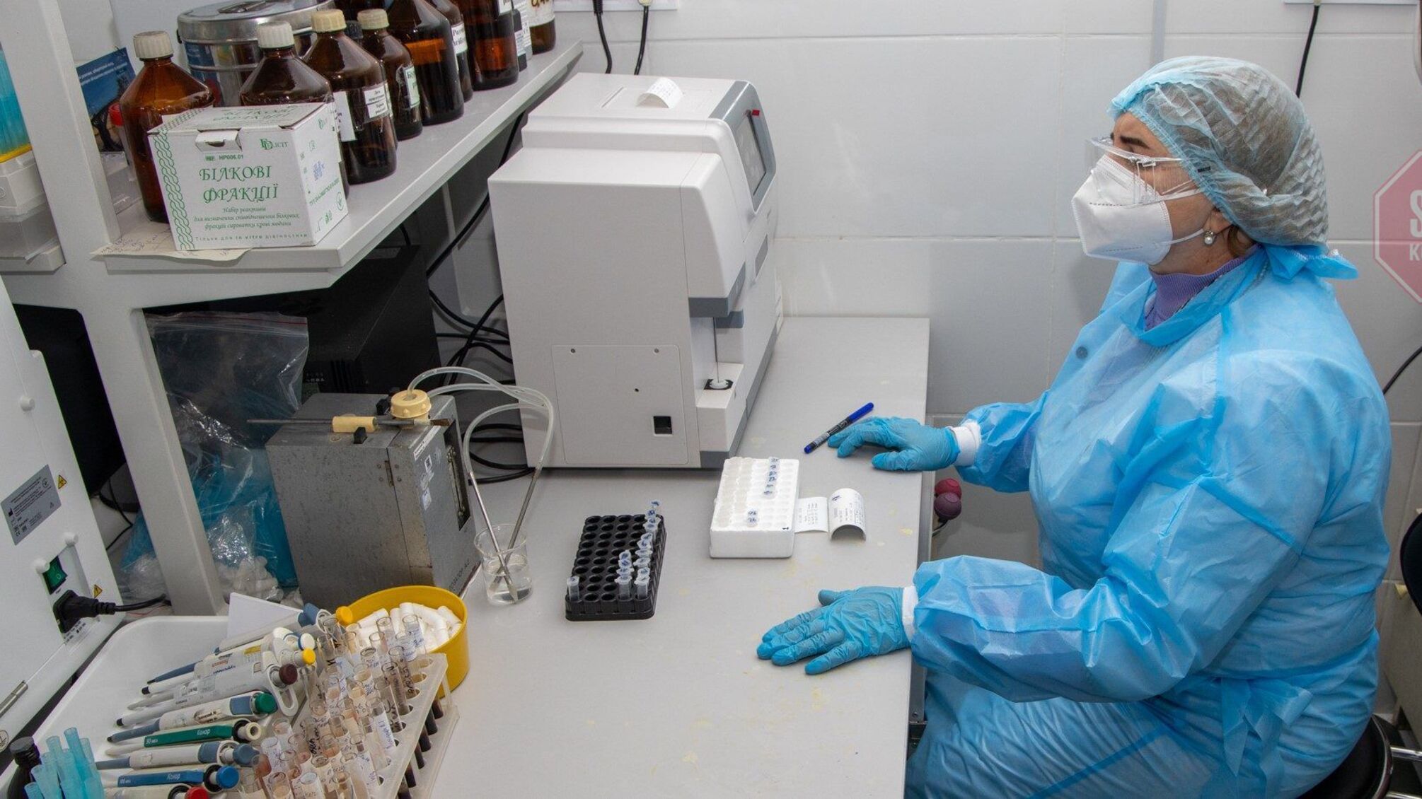 В Україні виявили менше 2 тисяч випадків COVID-19