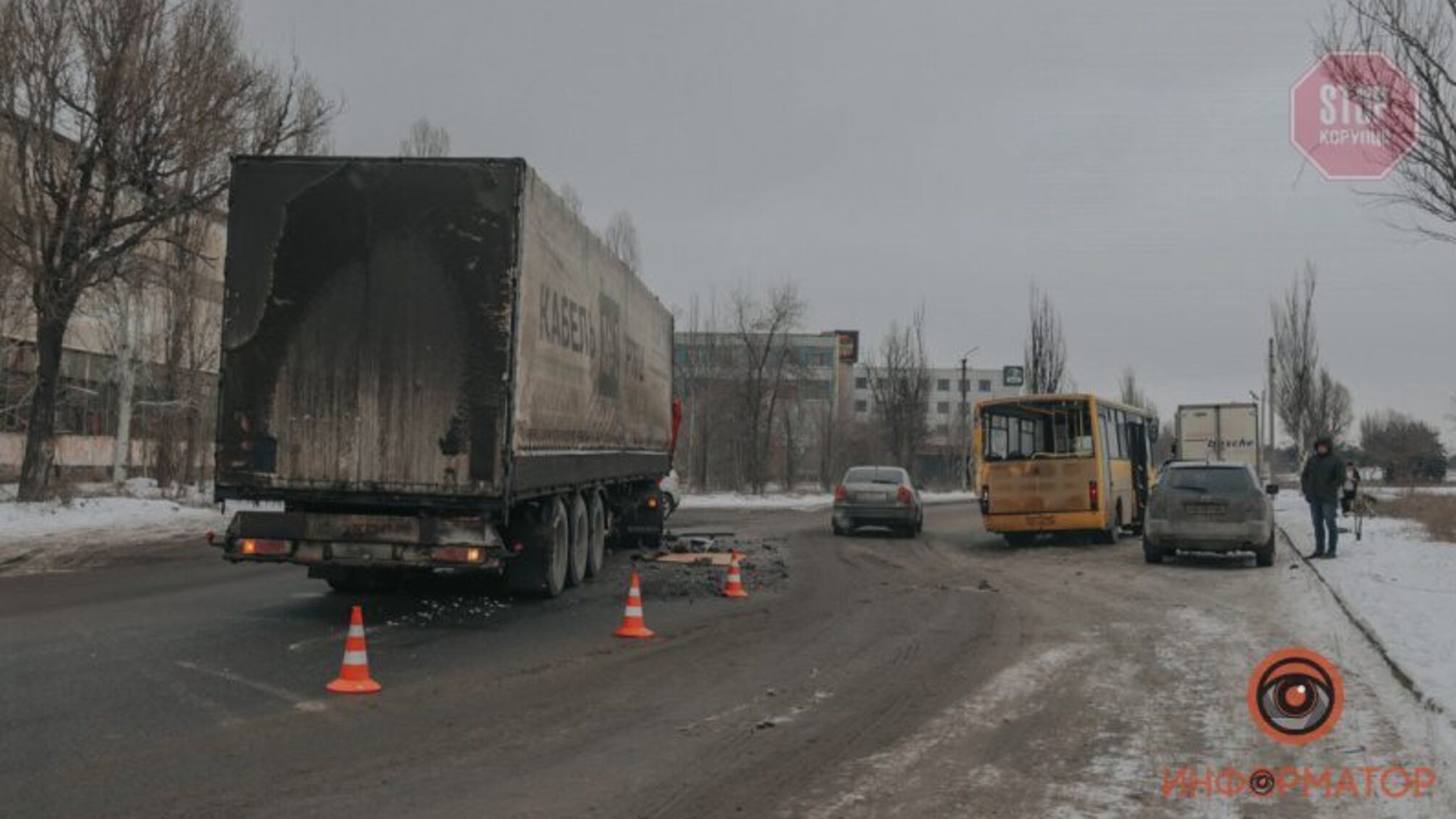 У Дніпрі в маршрутку влетіла фура, є постраждалий