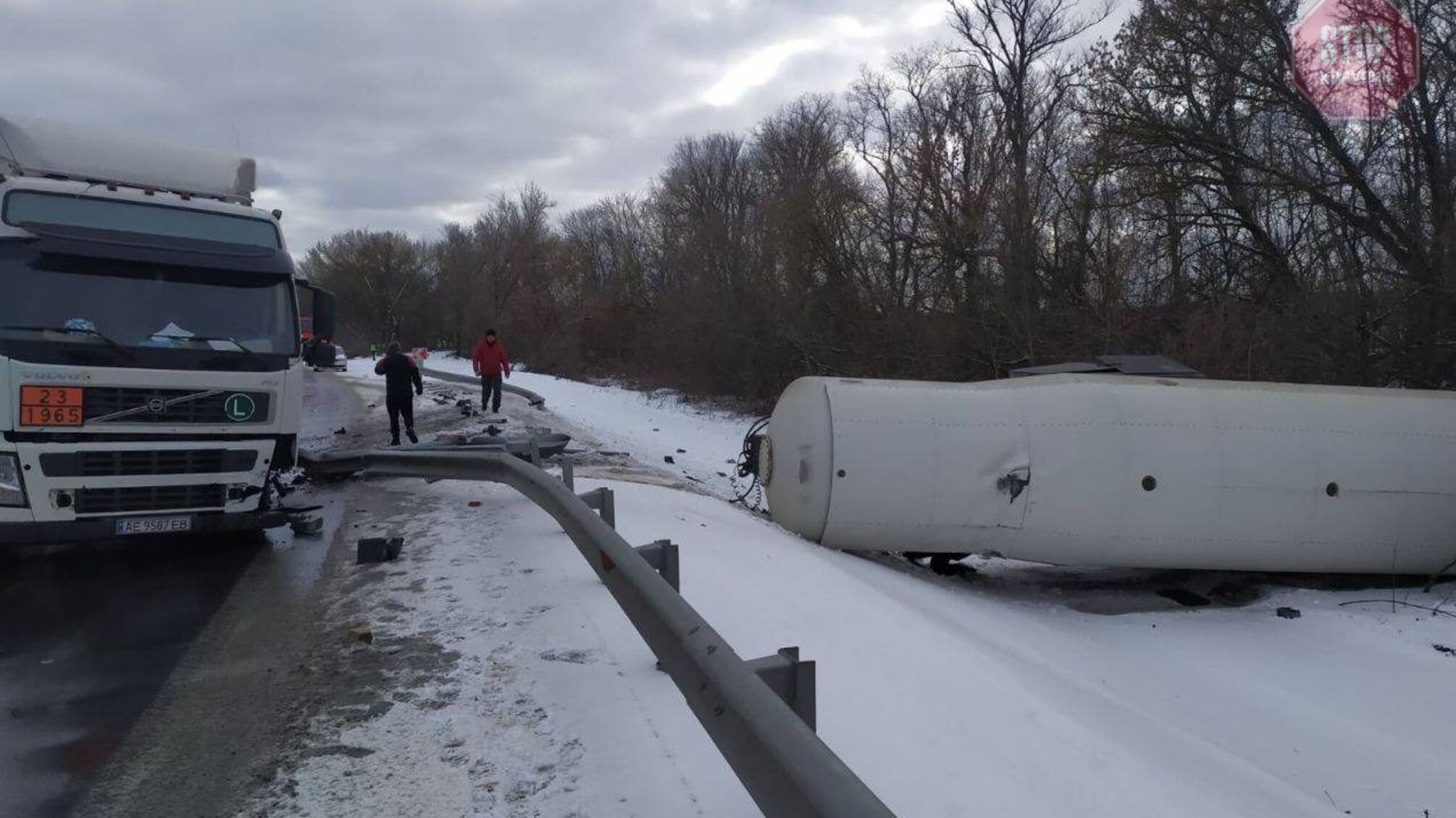 На Полтавщине перевернулась газовая автоцистерна