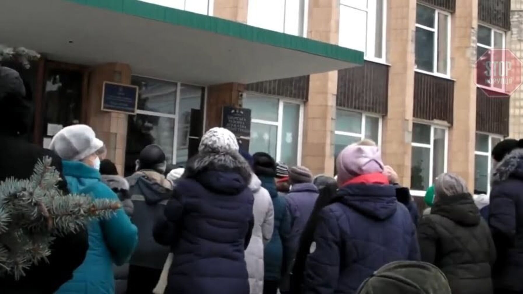 Накипіло: в Ізюмі на Харківщині збирається мітинг, мер «морозиться»