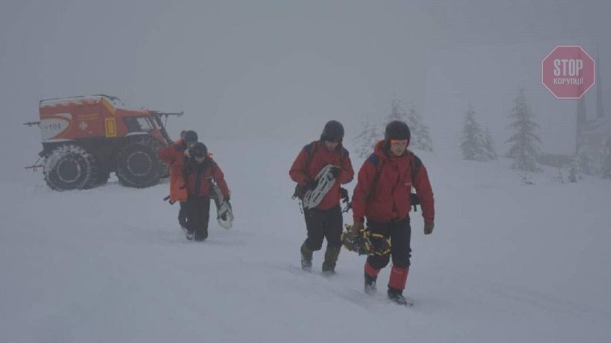 На Закарпатье лавина накрыла группу туристов