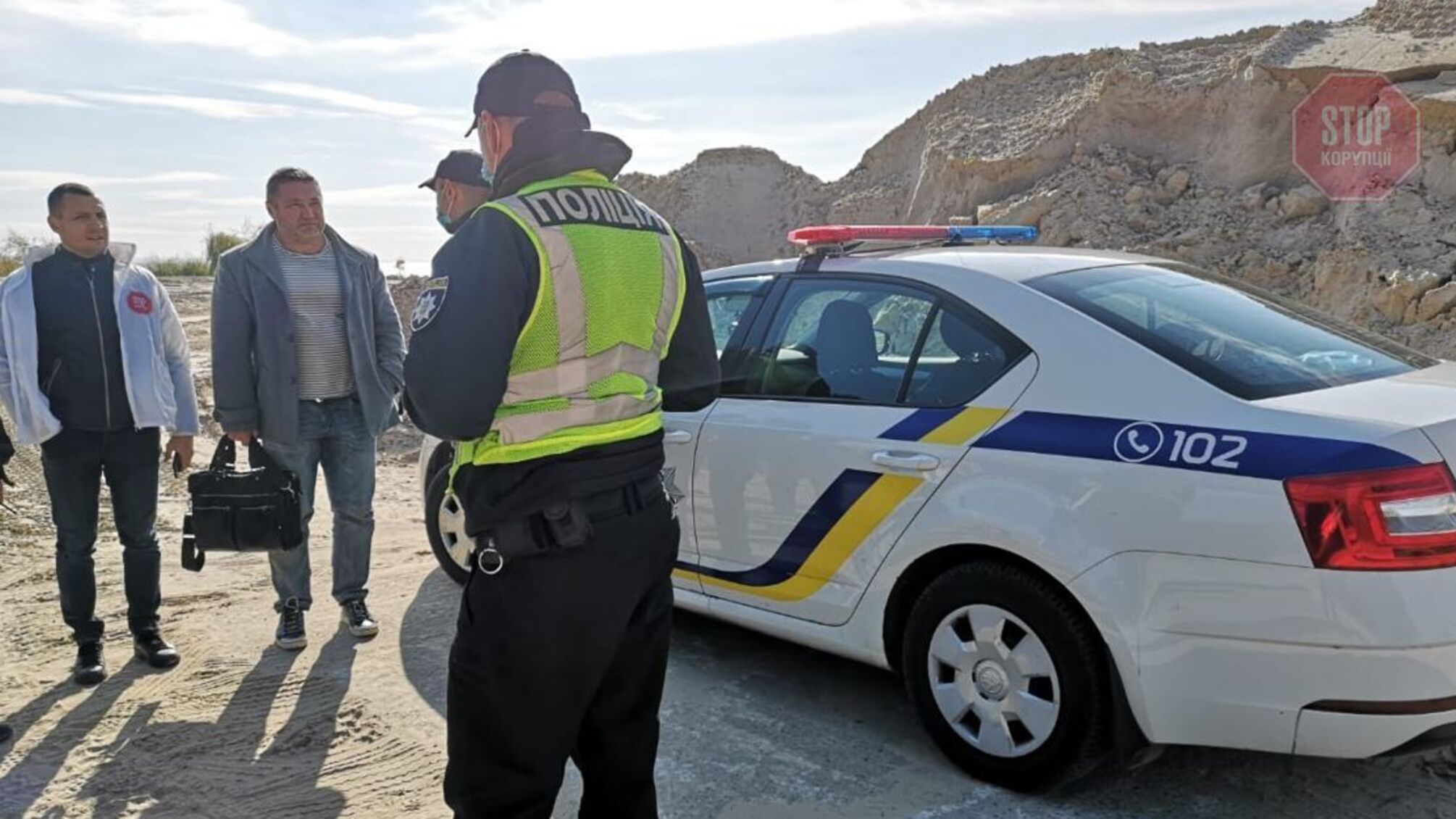 В Киевской области IT-шники украли полтора миллиона тонн песка у общины?