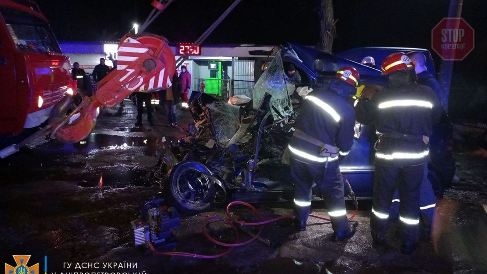 На Днепропетровщине произошло ДТП с автокраном, есть погибшие (фото)
