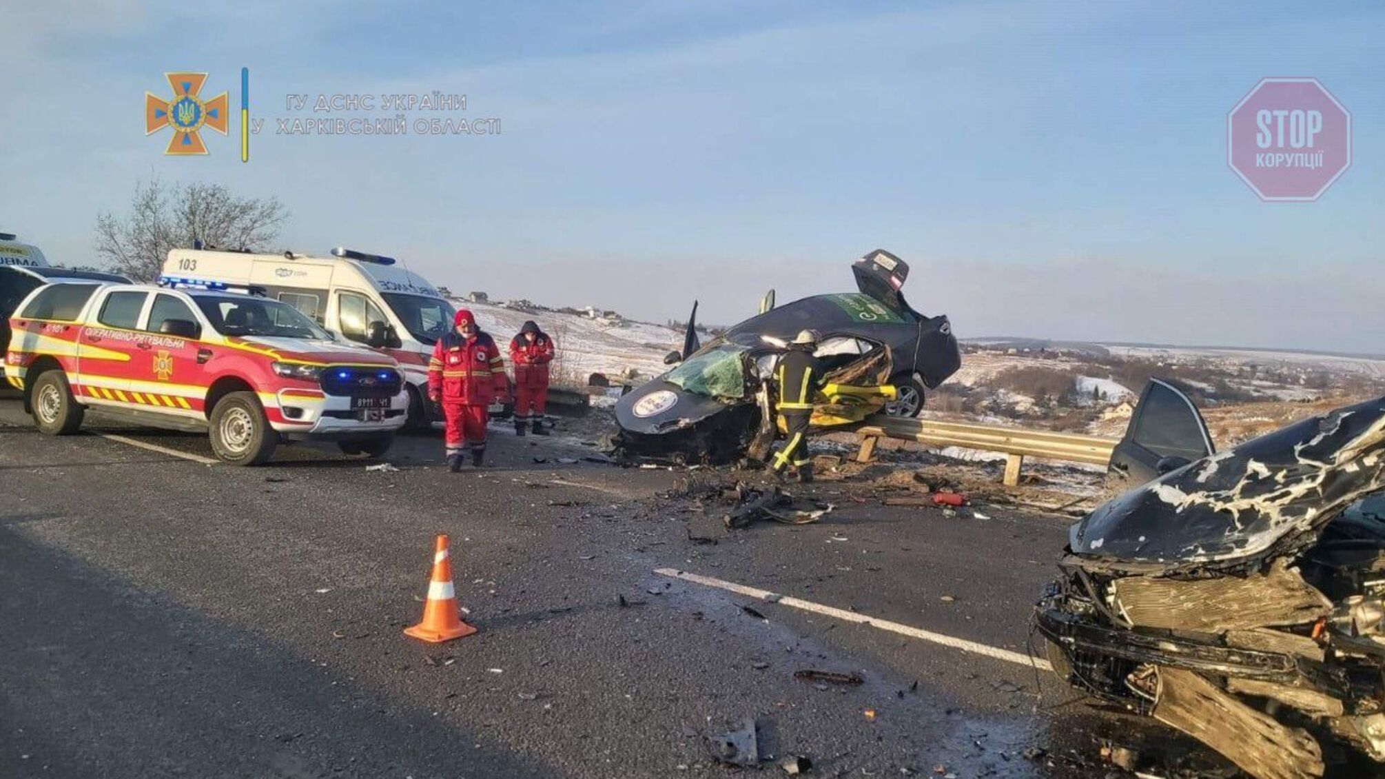 На Харківщині сталася жахлива ДТП, загинули троє людей (фото)