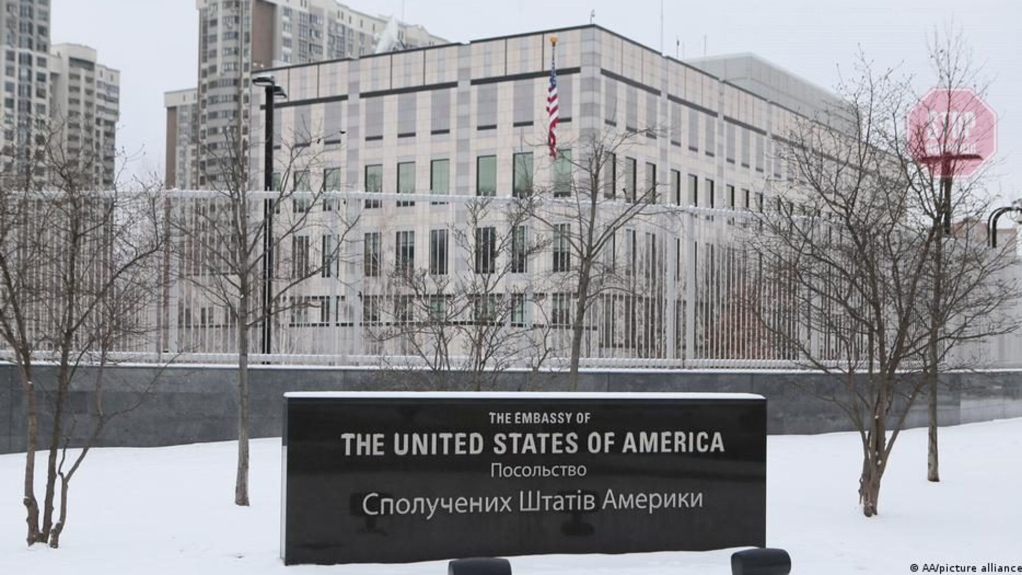 Посольство США в Киеве призвало своих граждан уже сейчас уезжать из Украины
