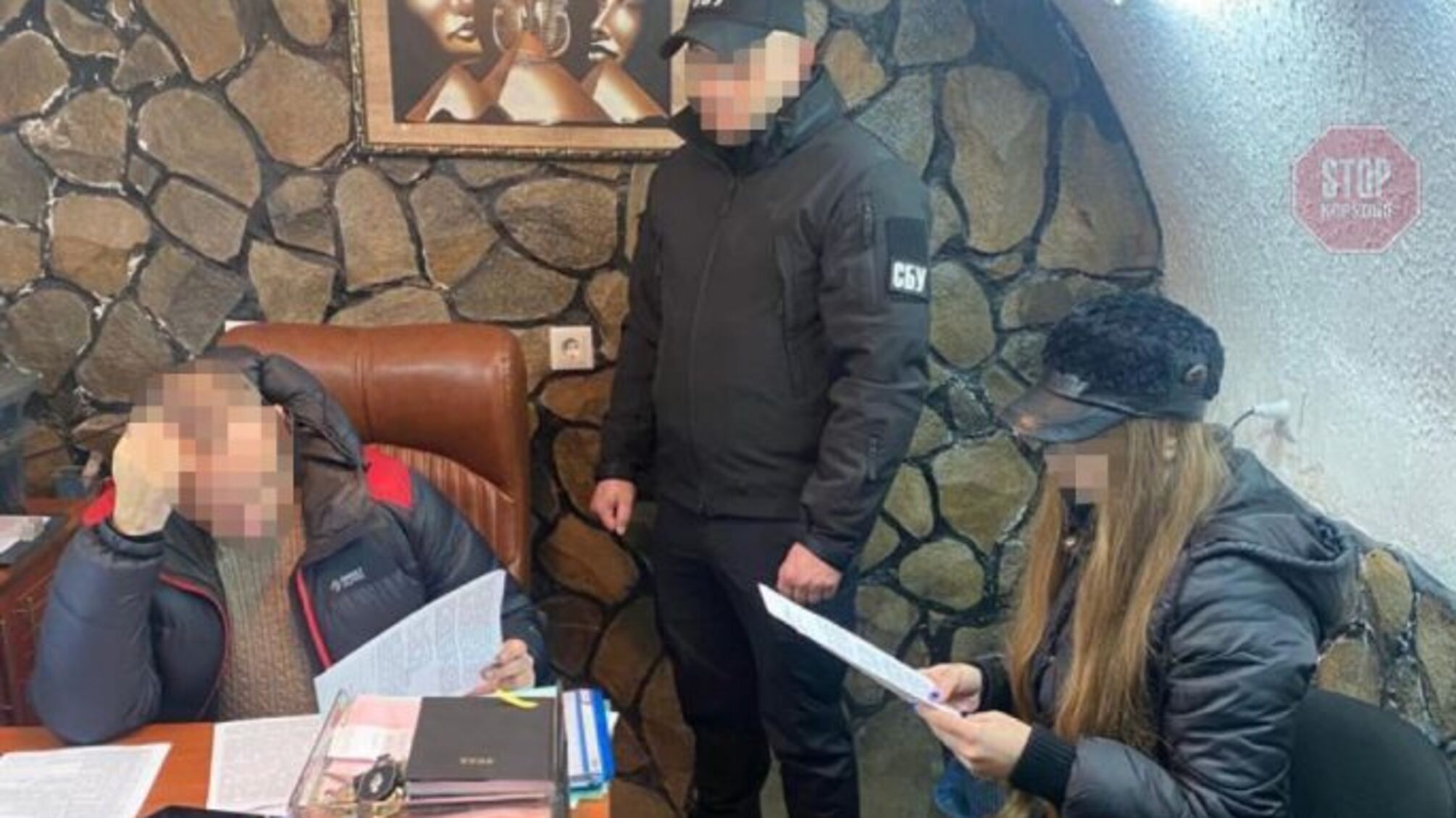 СБУ викрила підпільну типографію, на якій штампували тисячі фейкових COVID-сертифікатів (фото)