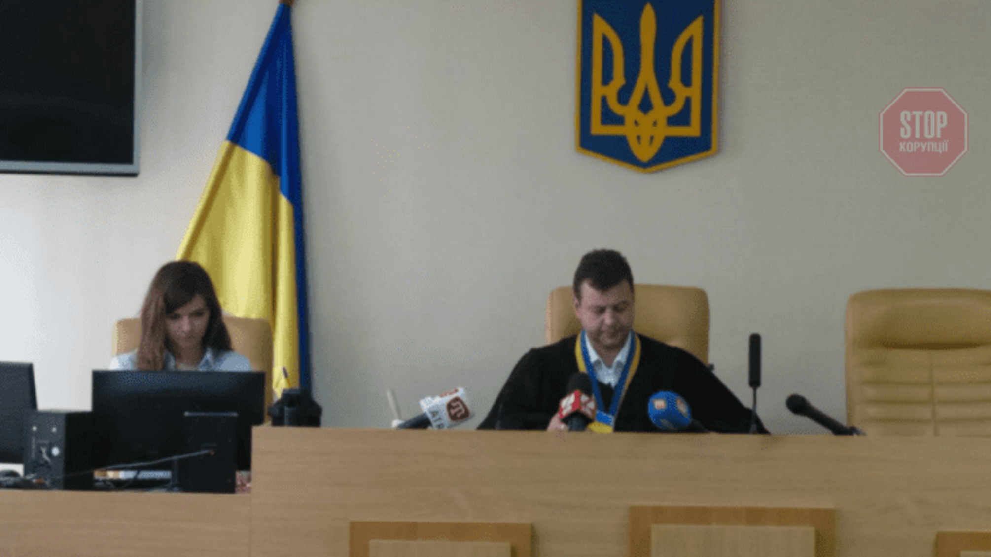 Судді Порошенка стало зле: до суду викликали швидку (оновлено)