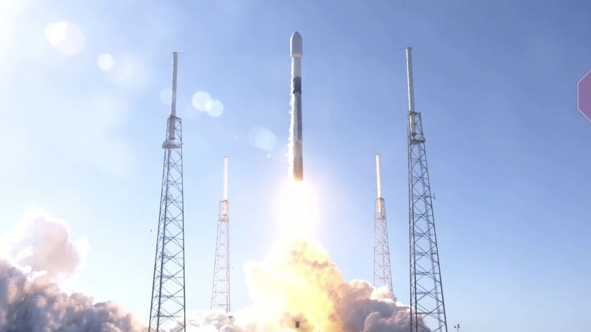 SpaceX запустила український супутник у космос (відео)