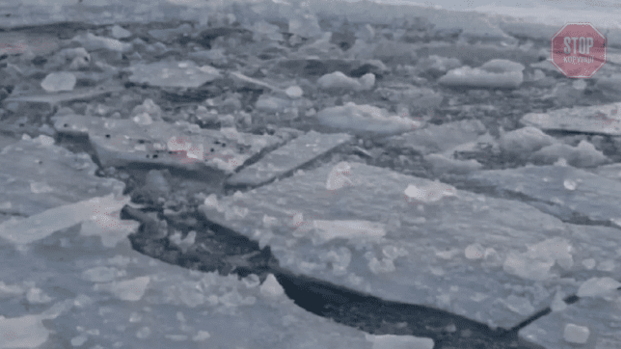 В Черкассах нашли тело мужчины под водой (видео)
