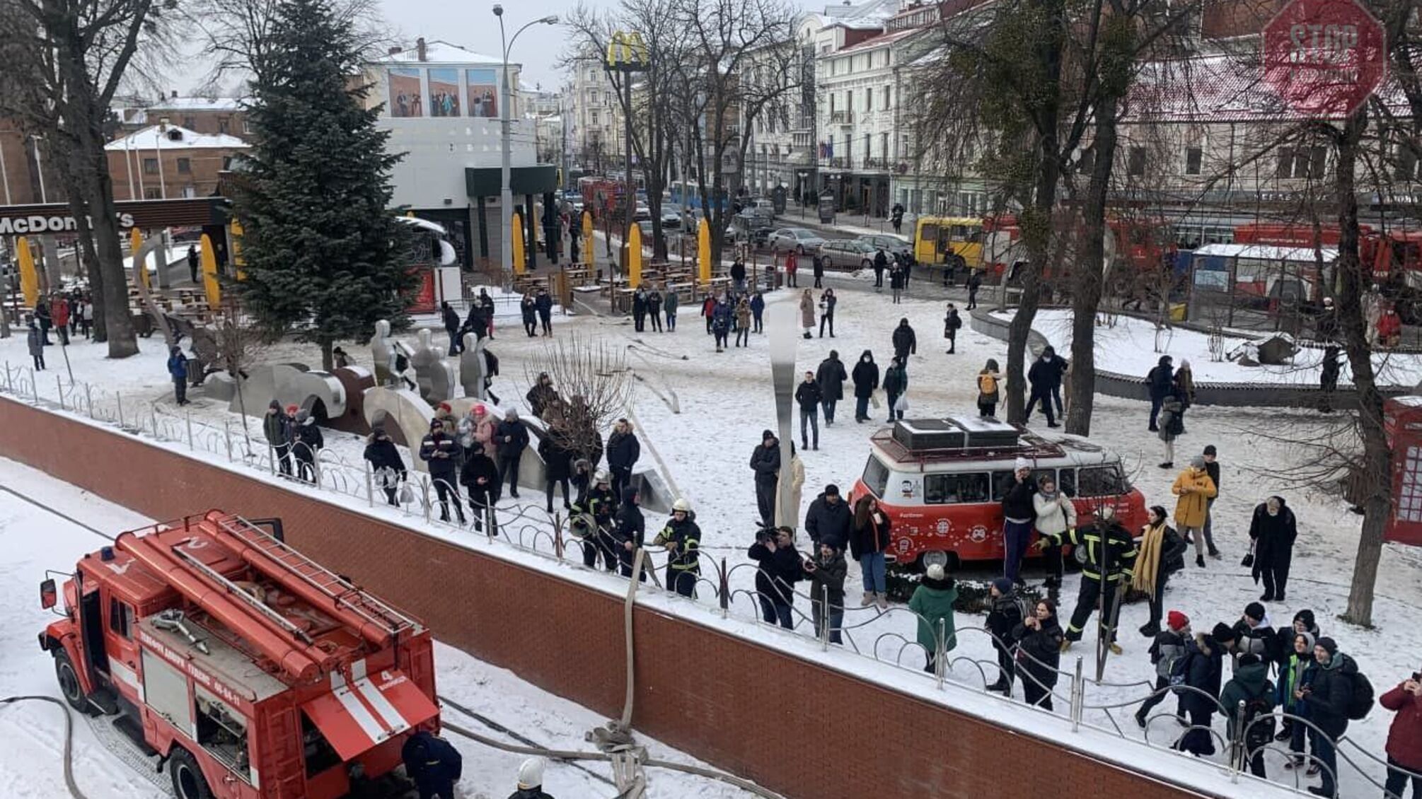 В Виннице горела школа, эвакуировали почти 600 человек (видео)