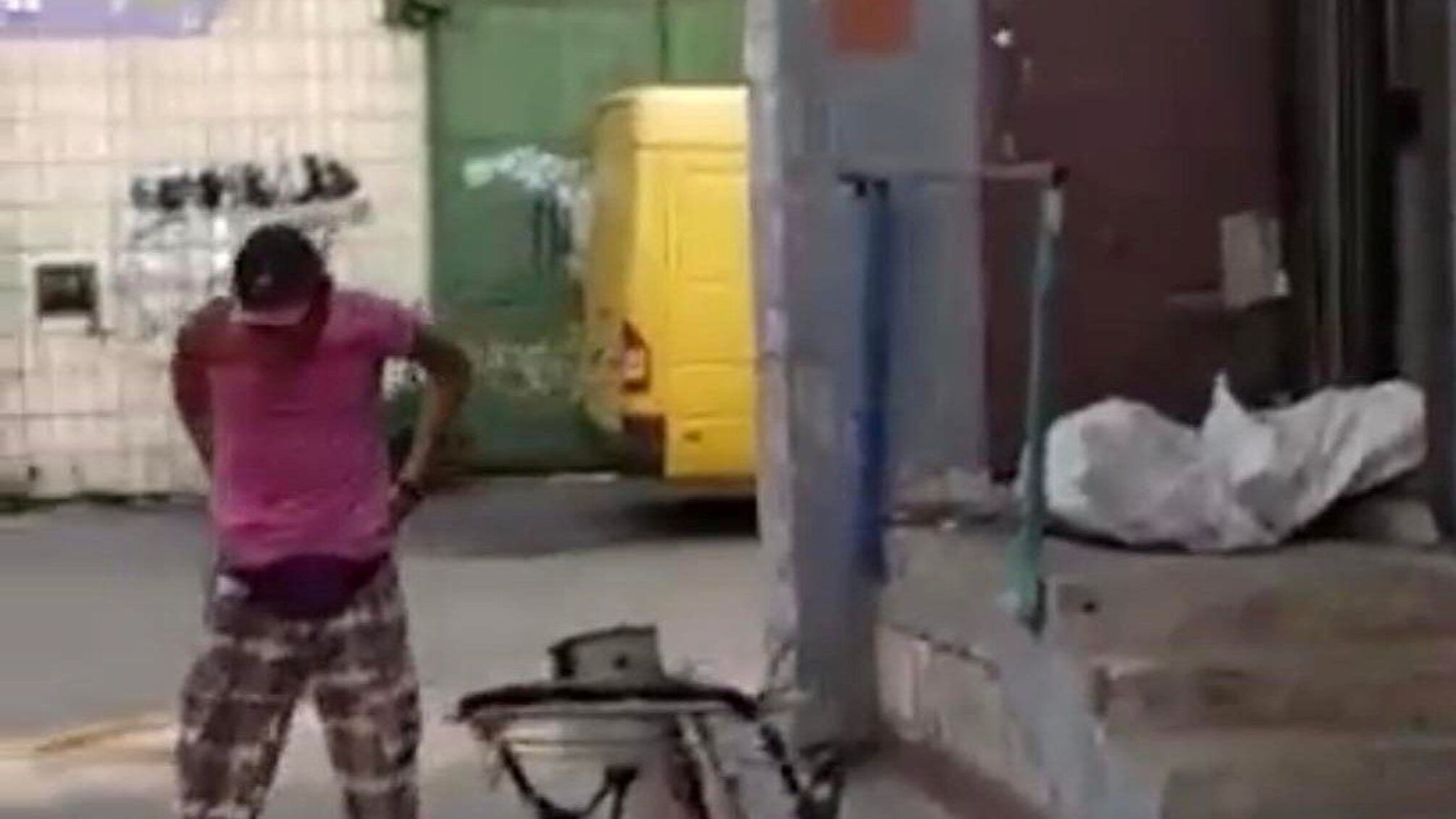 На столичній Оболоні за заявою активістів ліквідували місце скупчення п'яниць біля школи