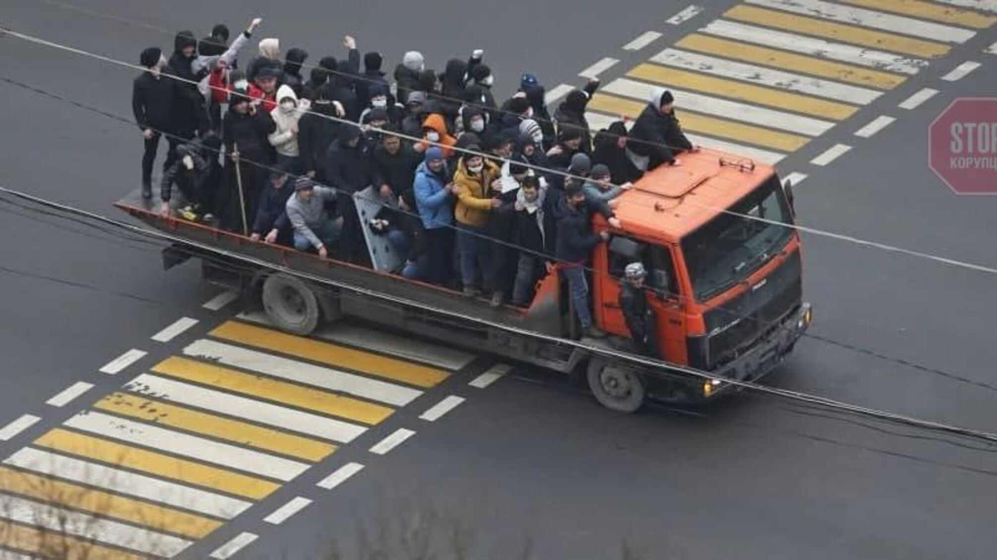 'Элиты убегают': из Казахстана за сутки вылетело примерно 10 частных самолетов