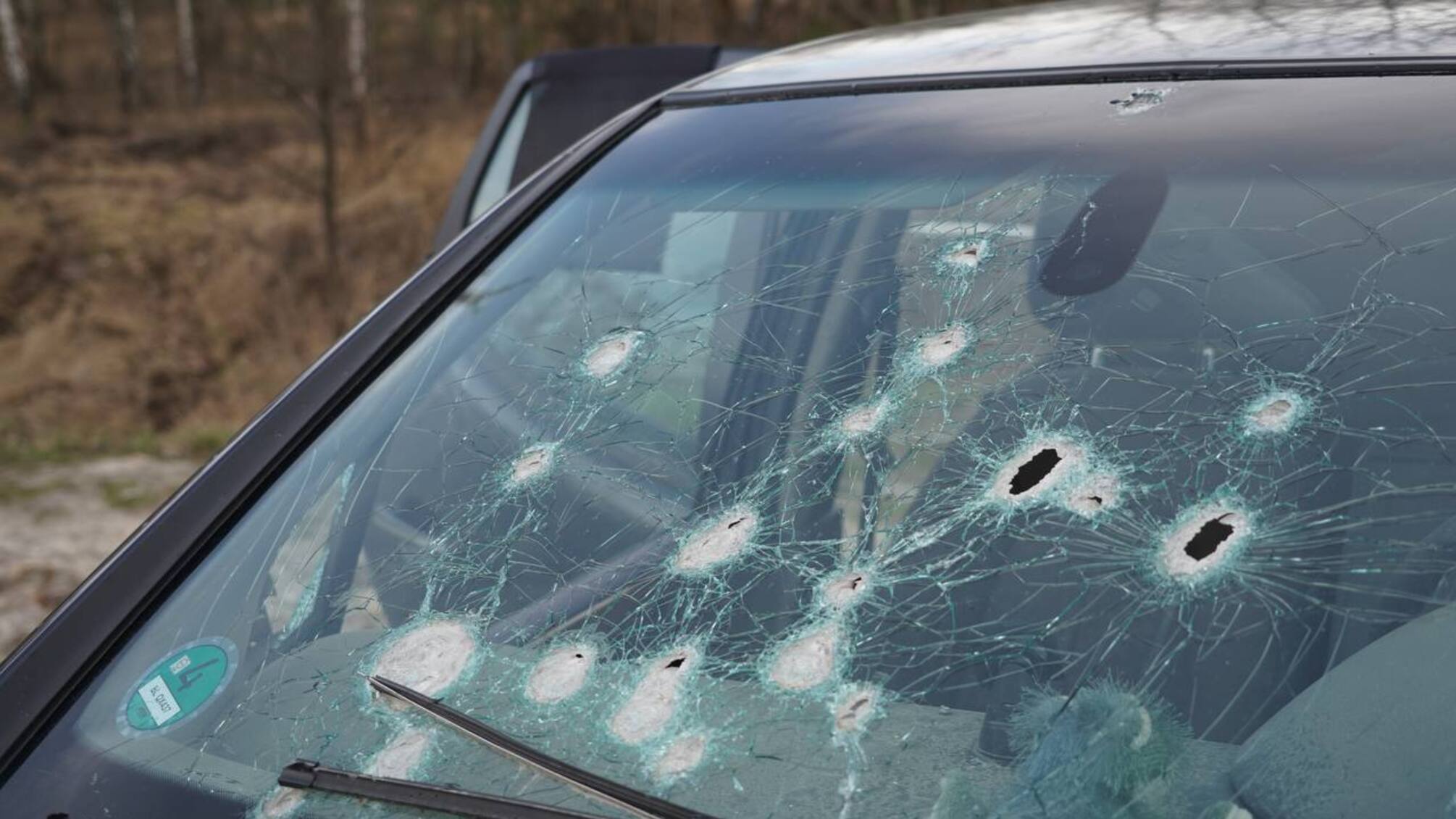 На Харківщині окупанти розстріляли колону цивільних автомобілів, багато загиблих