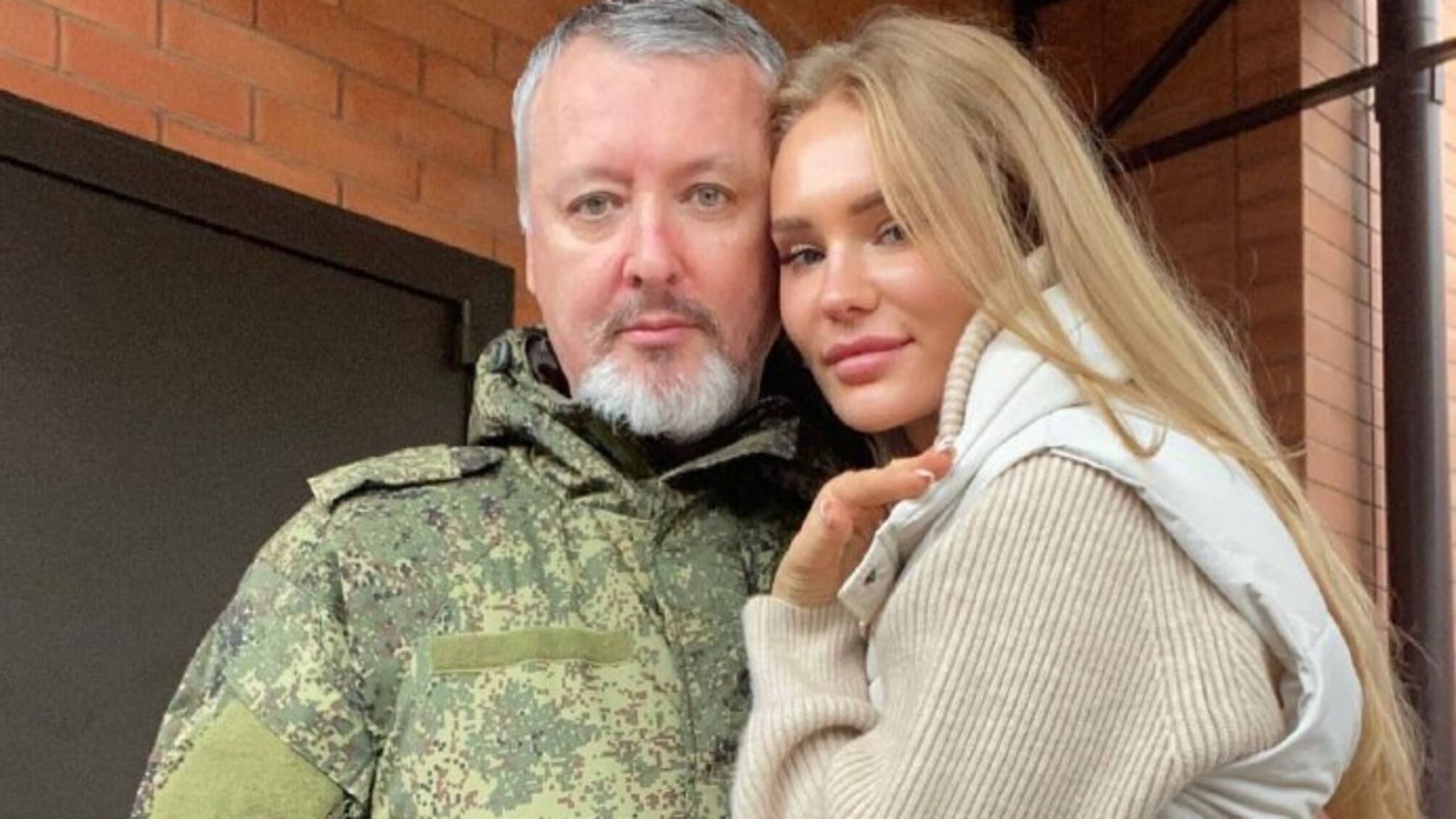 Гіркін з дружиною у військовій формі