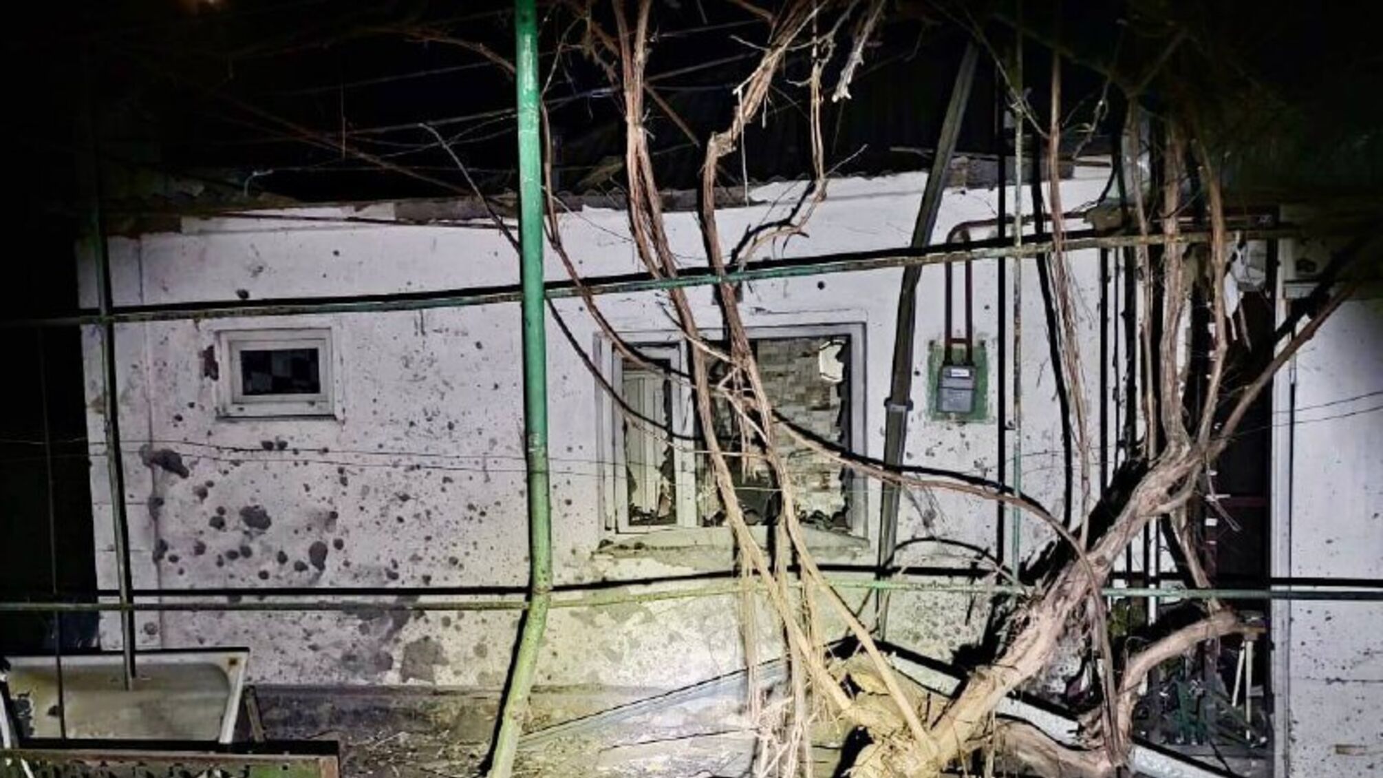 Рашисти обстріляли цивільні будинки в Нікополі